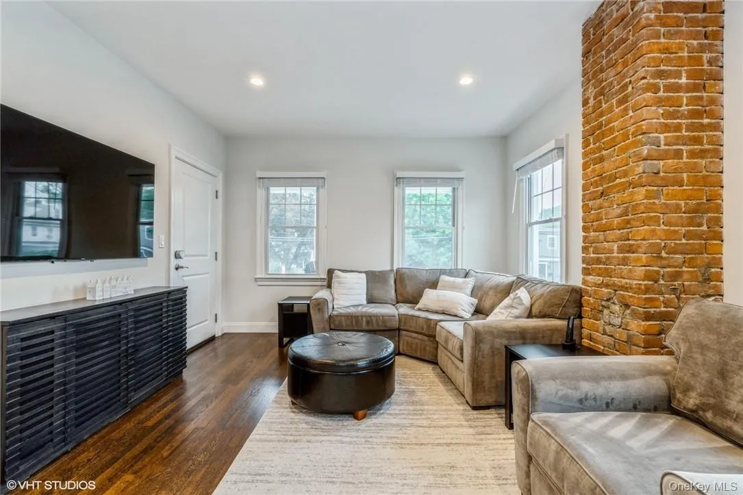 338 Palmer Avenue, Mamaroneck, NY, 2 Bedrooms Bedrooms, 5 Rooms Rooms,1 BathroomBathrooms,Residential Lease,For Rent,Palmer,0,1030236 338 Palmer Avenue, Mamaroneck, NY, 2 Bedrooms Bedrooms, 5 Rooms Rooms,1 BathroomBathrooms,Residential Lease,For Rent,Palmer,0,1030236