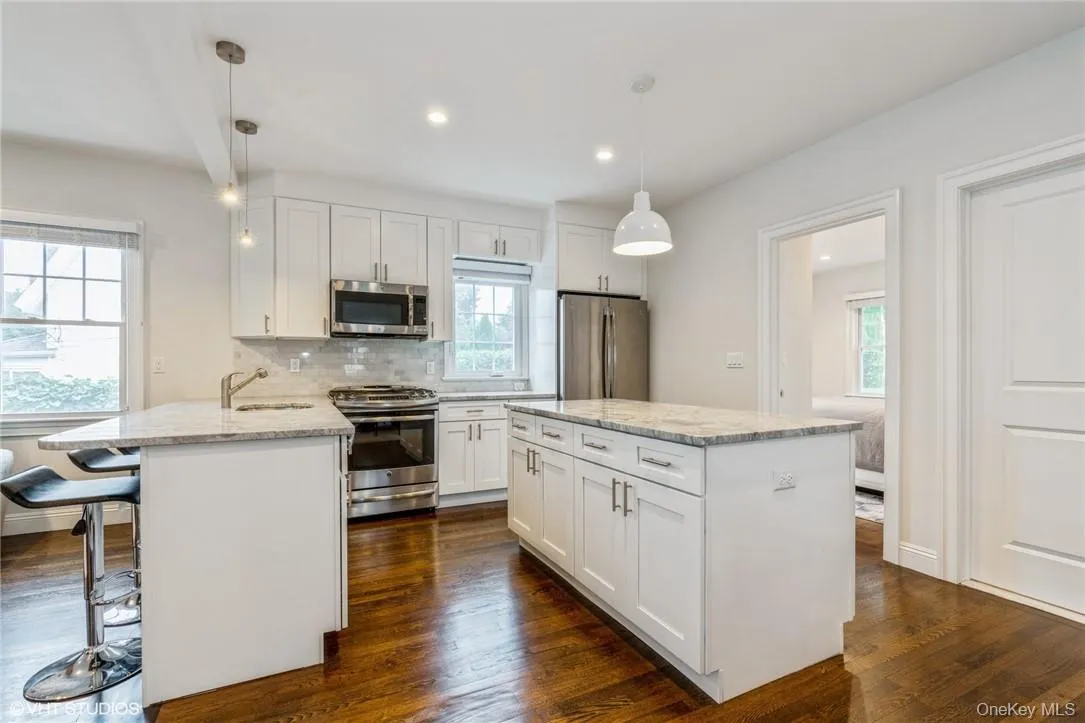 338 Palmer Avenue, Mamaroneck, NY, 2 Bedrooms Bedrooms, 5 Rooms Rooms,1 BathroomBathrooms,Residential Lease,For Rent,Palmer,0,1030236 338 Palmer Avenue, Mamaroneck, NY, 2 Bedrooms Bedrooms, 5 Rooms Rooms,1 BathroomBathrooms,Residential Lease,For Rent,Palmer,0,1030236