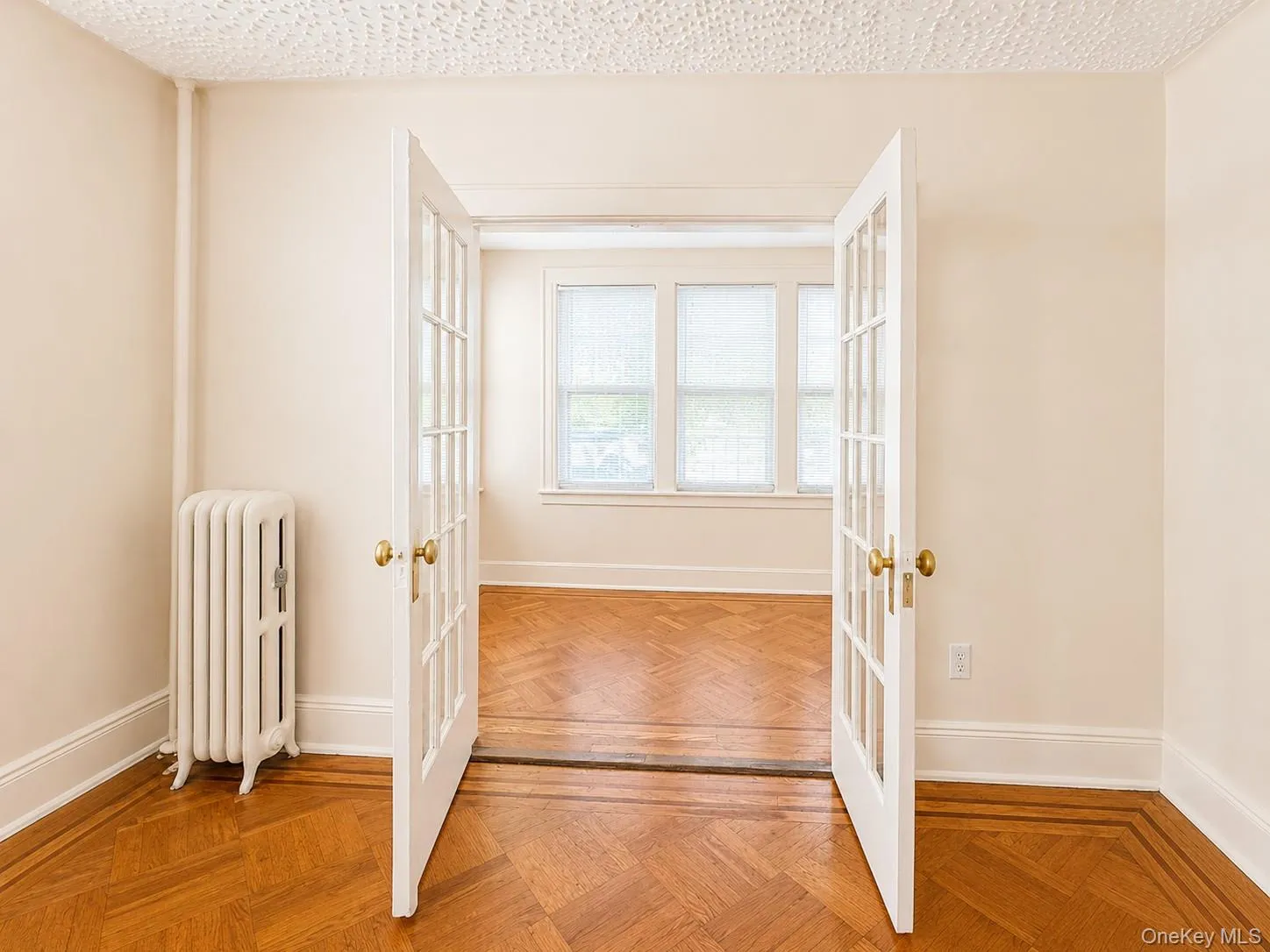 6442 Catalpa Avenue, New York, NY, 2 Bedrooms Bedrooms, 5 Rooms Rooms,1 BathroomBathrooms,Residential Lease,For Rent,Catalpa,0,1030244 6442 Catalpa Avenue, New York, NY, 2 Bedrooms Bedrooms, 5 Rooms Rooms,1 BathroomBathrooms,Residential Lease,For Rent,Catalpa,0,1030244