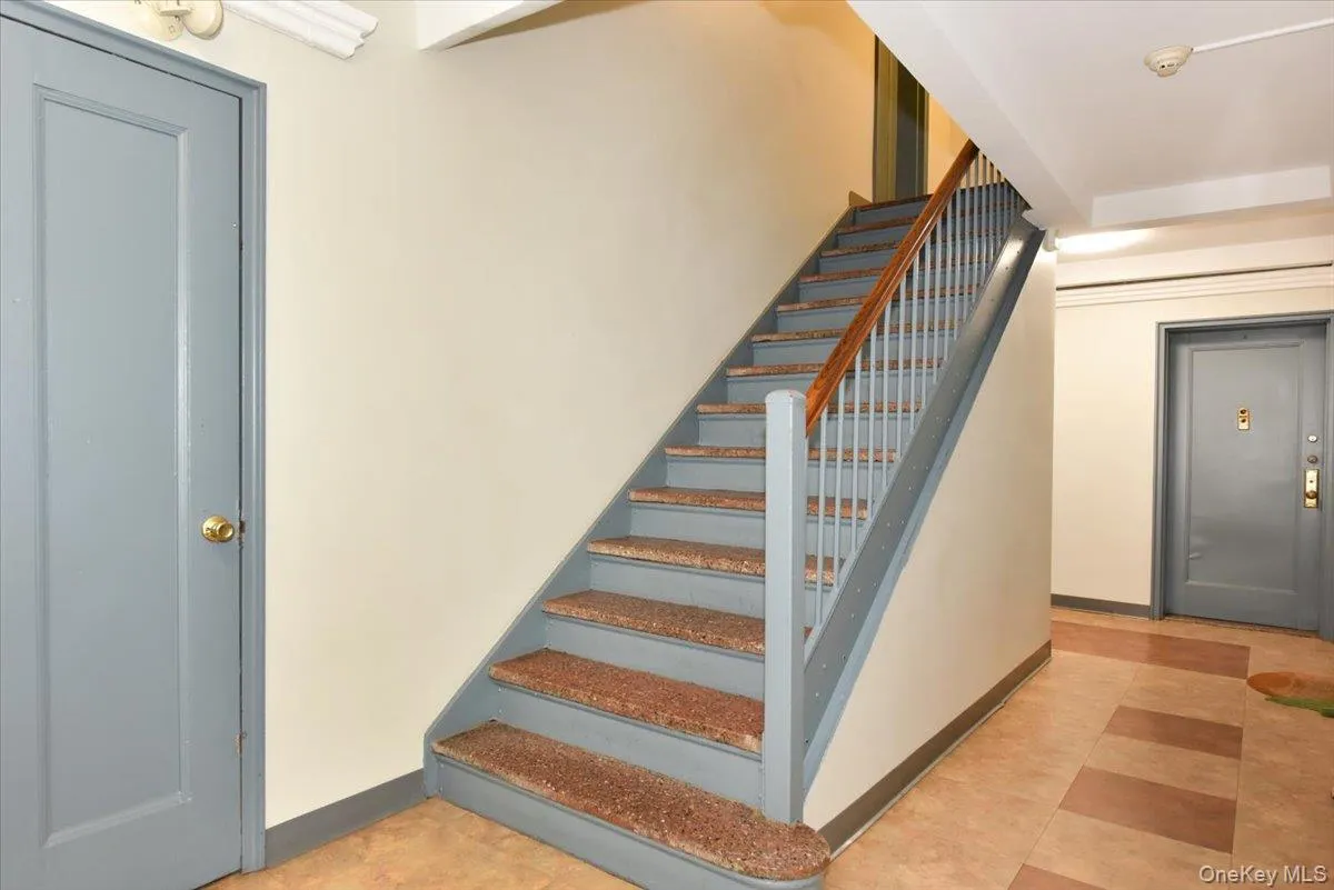 Steps to Apartment Steps to Apartment