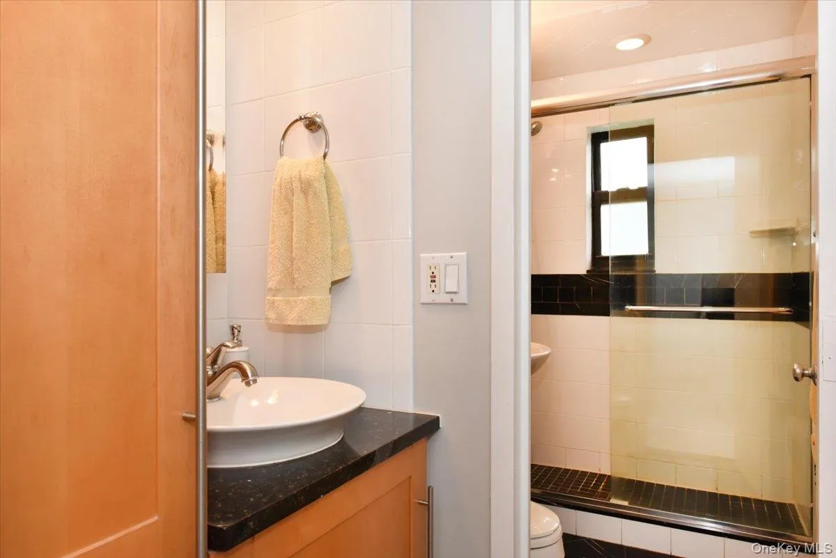 Extra Vanity Area Extra Vanity Area
