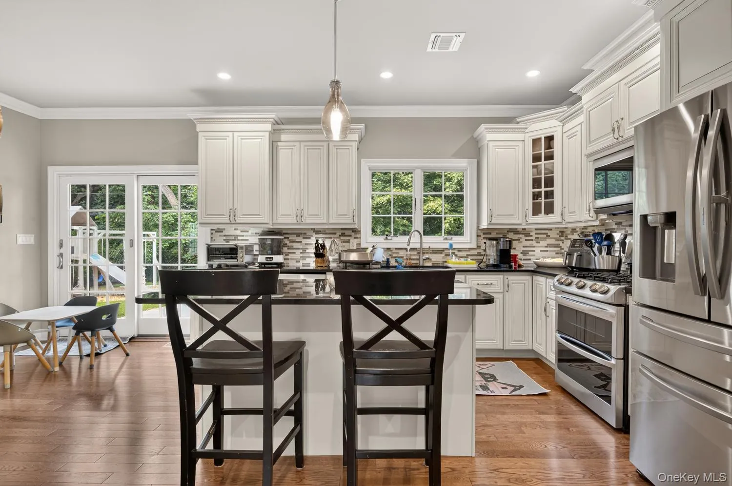 Full Kitchen with Bar Stools Full Kitchen with Bar Stools