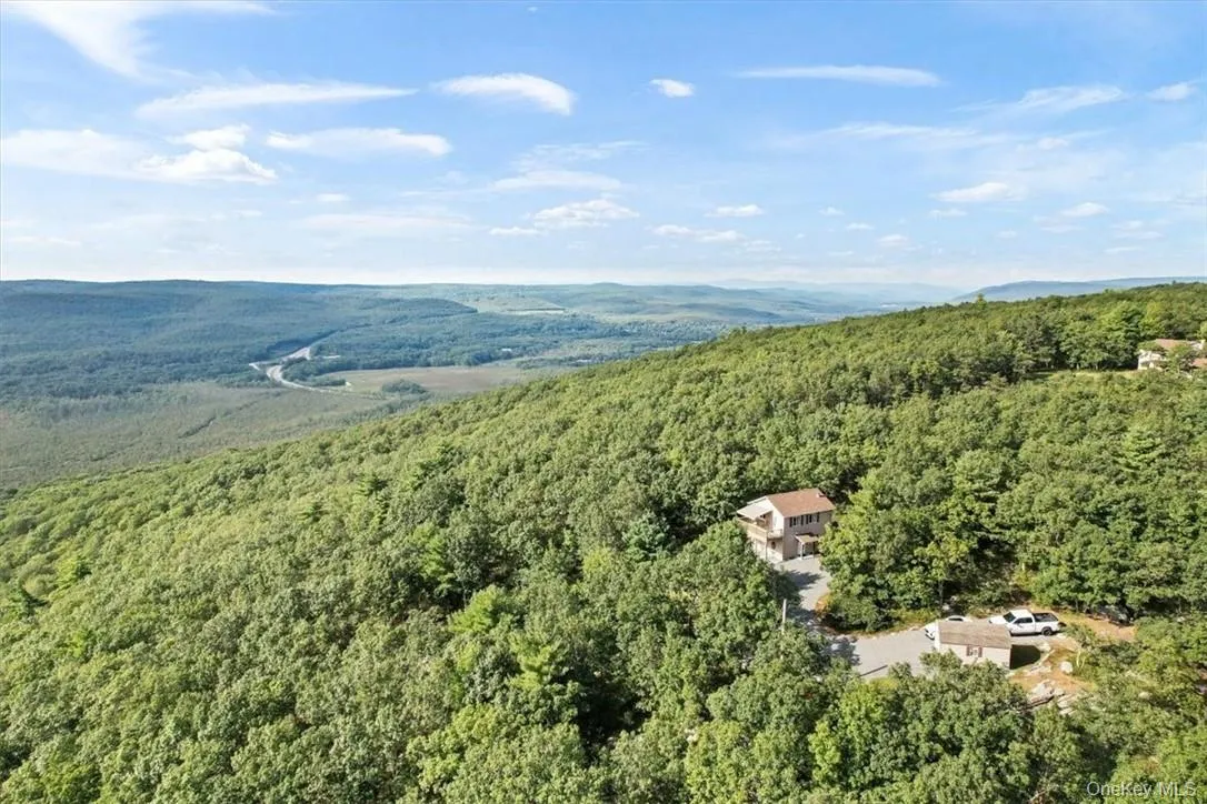 View of House & Garage & the valley. View of House & Garage & the valley.