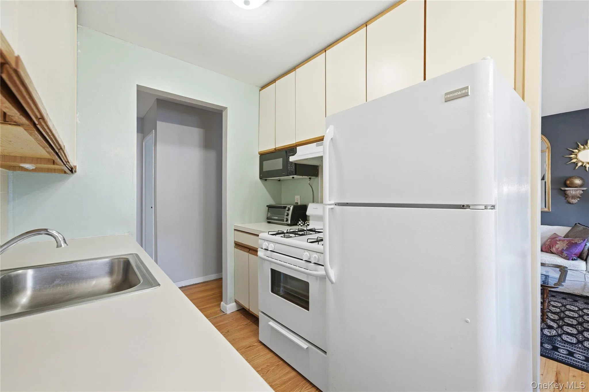 297 Merrick Road, Babylon, NY, 1 Bedroom Bedrooms, 4 Rooms Rooms,1 BathroomBathrooms,Residential,For Rent,Merrick,0,1030264 297 Merrick Road, Babylon, NY, 1 Bedroom Bedrooms, 4 Rooms Rooms,1 BathroomBathrooms,Residential,For Rent,Merrick,0,1030264