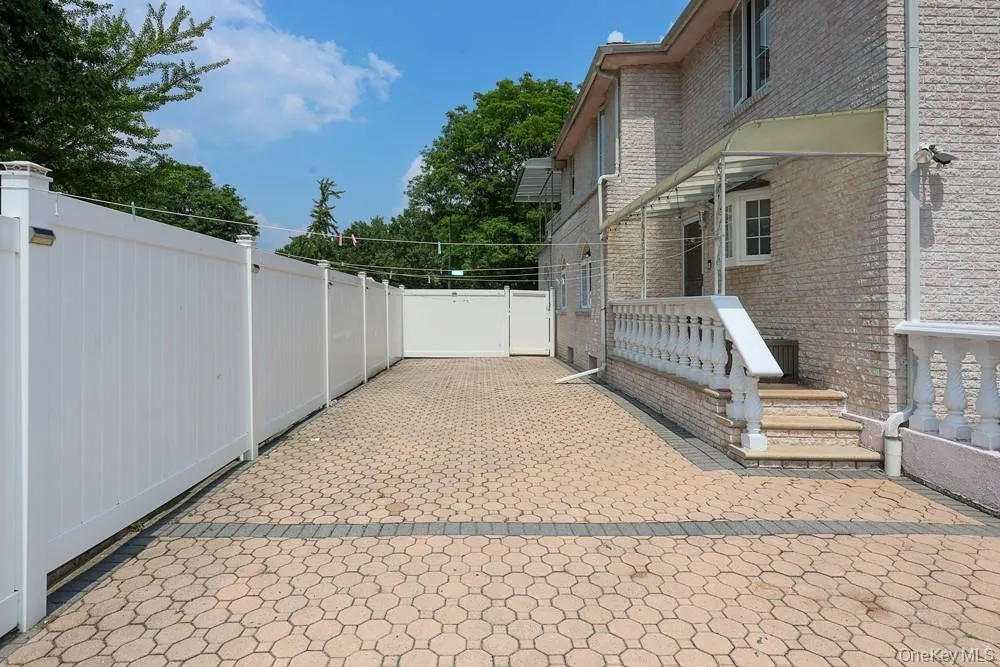 265-04 79th Avenue, New York, NY, 3 Bedrooms Bedrooms, 6 Rooms Rooms,4 BathroomsBathrooms,Residential,For Rent,79th,0,1030270 265-04 79th Avenue, New York, NY, 3 Bedrooms Bedrooms, 6 Rooms Rooms,4 BathroomsBathrooms,Residential,For Rent,79th,0,1030270