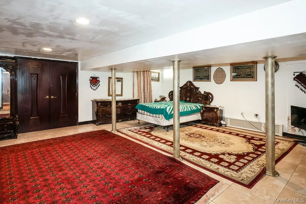 265-04 79th Avenue, New York, NY, 3 Bedrooms Bedrooms, 6 Rooms Rooms,4 BathroomsBathrooms,Residential,For Rent,79th,0,1030270 265-04 79th Avenue, New York, NY, 3 Bedrooms Bedrooms, 6 Rooms Rooms,4 BathroomsBathrooms,Residential,For Rent,79th,0,1030270