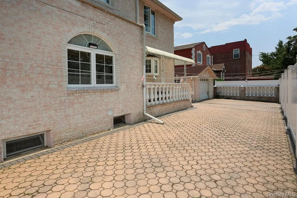 265-04 79th Avenue, New York, NY, 3 Bedrooms Bedrooms, 6 Rooms Rooms,4 BathroomsBathrooms,Residential,For Rent,79th,0,1030270 265-04 79th Avenue, New York, NY, 3 Bedrooms Bedrooms, 6 Rooms Rooms,4 BathroomsBathrooms,Residential,For Rent,79th,0,1030270
