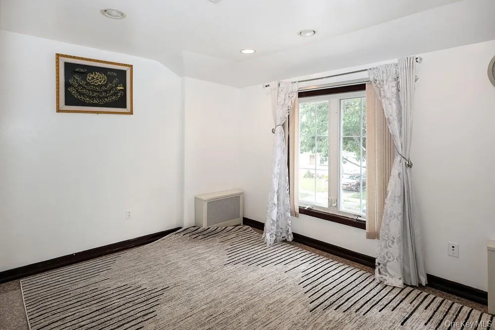 265-04 79th Avenue, New York, NY, 3 Bedrooms Bedrooms, 6 Rooms Rooms,4 BathroomsBathrooms,Residential,For Rent,79th,0,1030270 265-04 79th Avenue, New York, NY, 3 Bedrooms Bedrooms, 6 Rooms Rooms,4 BathroomsBathrooms,Residential,For Rent,79th,0,1030270