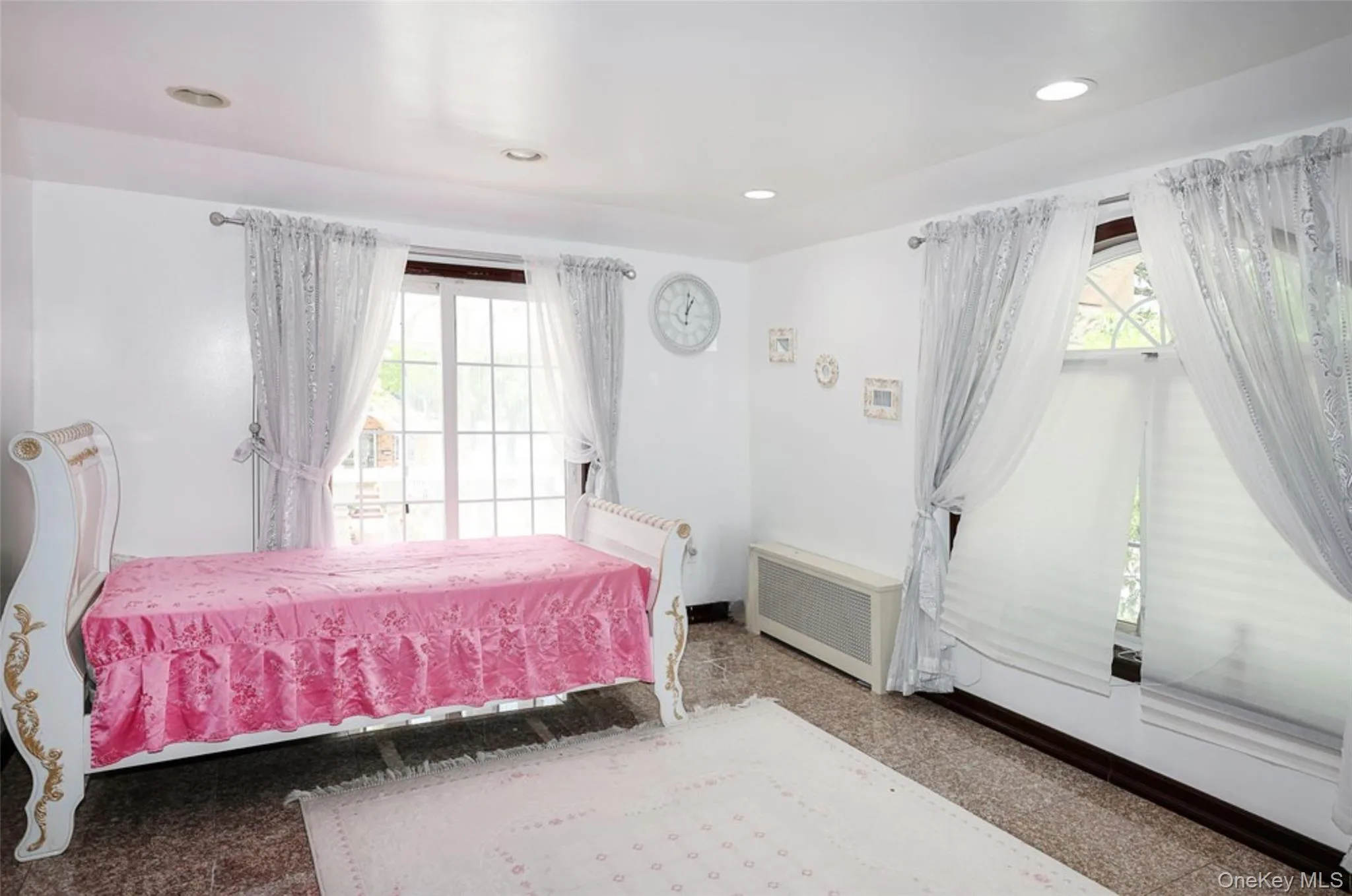 265-04 79th Avenue, New York, NY, 3 Bedrooms Bedrooms, 6 Rooms Rooms,4 BathroomsBathrooms,Residential,For Rent,79th,0,1030270 265-04 79th Avenue, New York, NY, 3 Bedrooms Bedrooms, 6 Rooms Rooms,4 BathroomsBathrooms,Residential,For Rent,79th,0,1030270