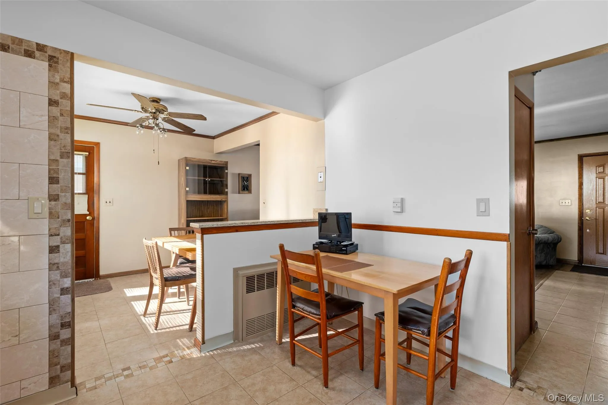 Dining Room w ceiling fan Dining Room w ceiling fan