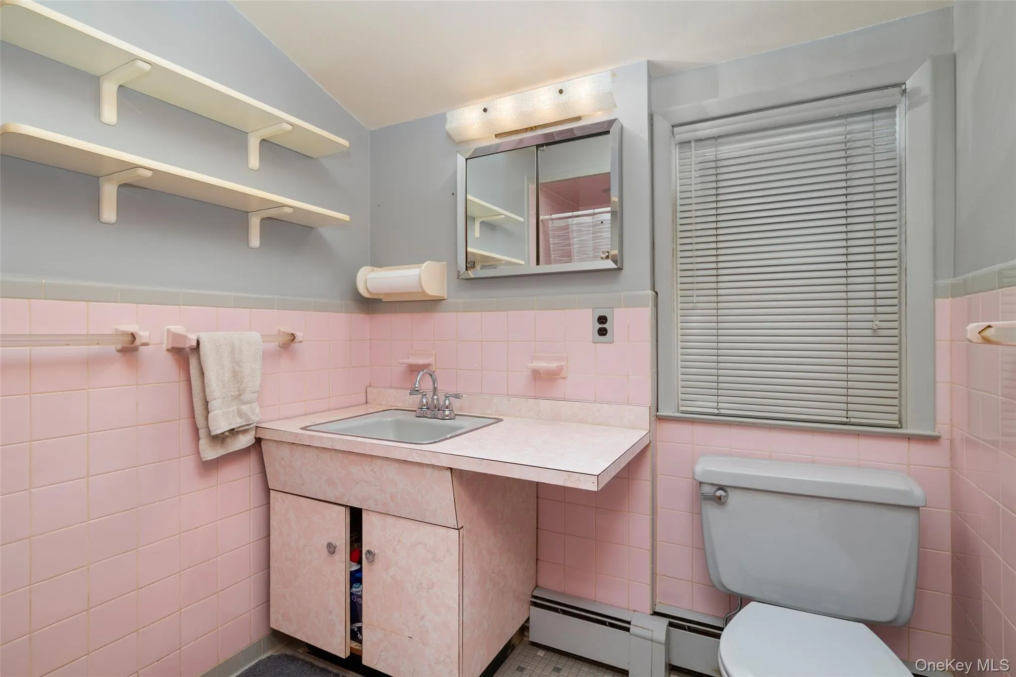 Upstairs Bathroom w shower Upstairs Bathroom w shower