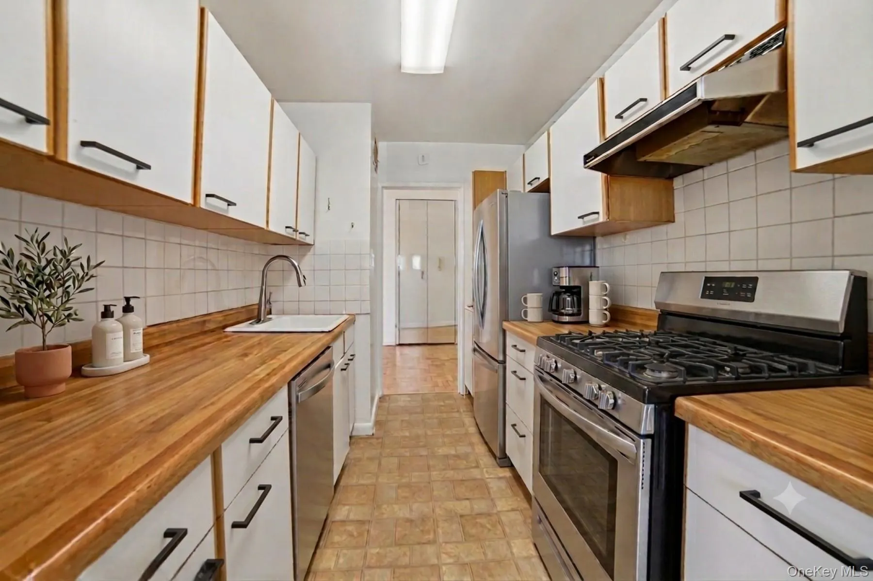 Virtually staged and enhanced kitchen Virtually staged and enhanced kitchen