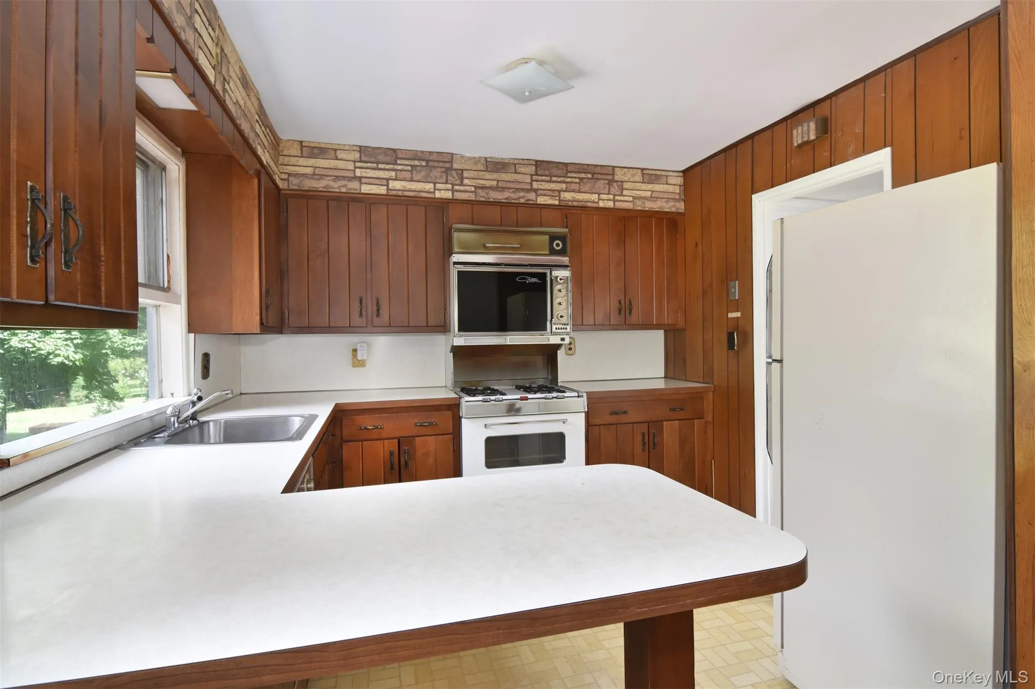 A well sized kitchen with fabulous opportunities. A well sized kitchen with fabulous opportunities.