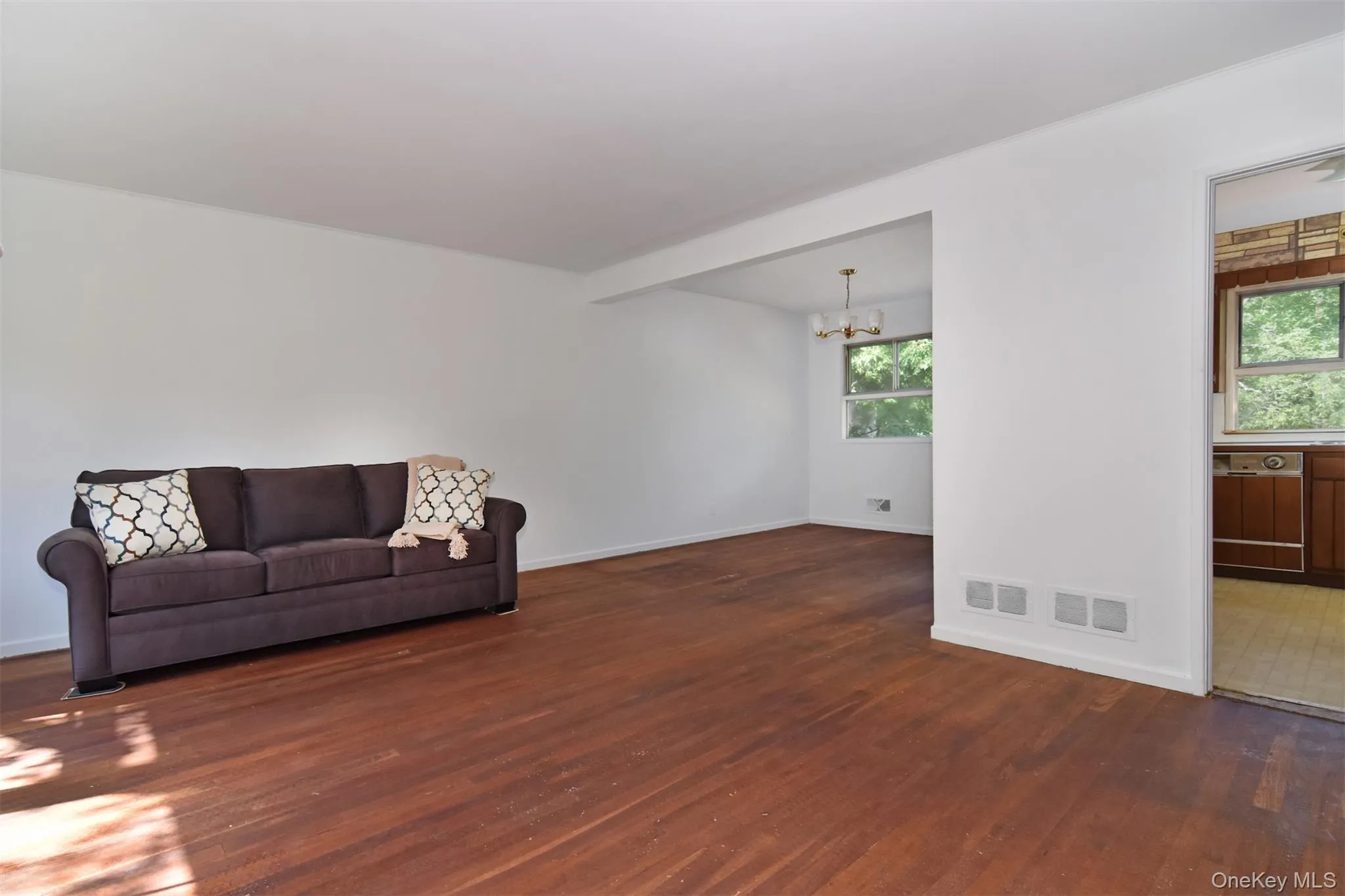 582 Washington Avenue, Mount Pleasant, NY, 3 Bedrooms Bedrooms, 6 Rooms Rooms,1 BathroomBathrooms,Residential,For Rent,Washington,0,1030292 582 Washington Avenue, Mount Pleasant, NY, 3 Bedrooms Bedrooms, 6 Rooms Rooms,1 BathroomBathrooms,Residential,For Rent,Washington,0,1030292