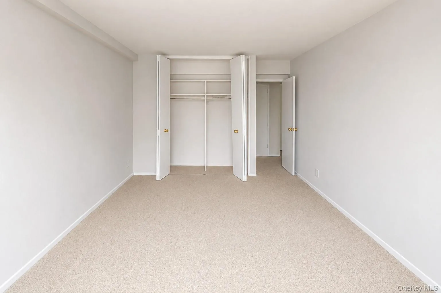 With double closet With double closet