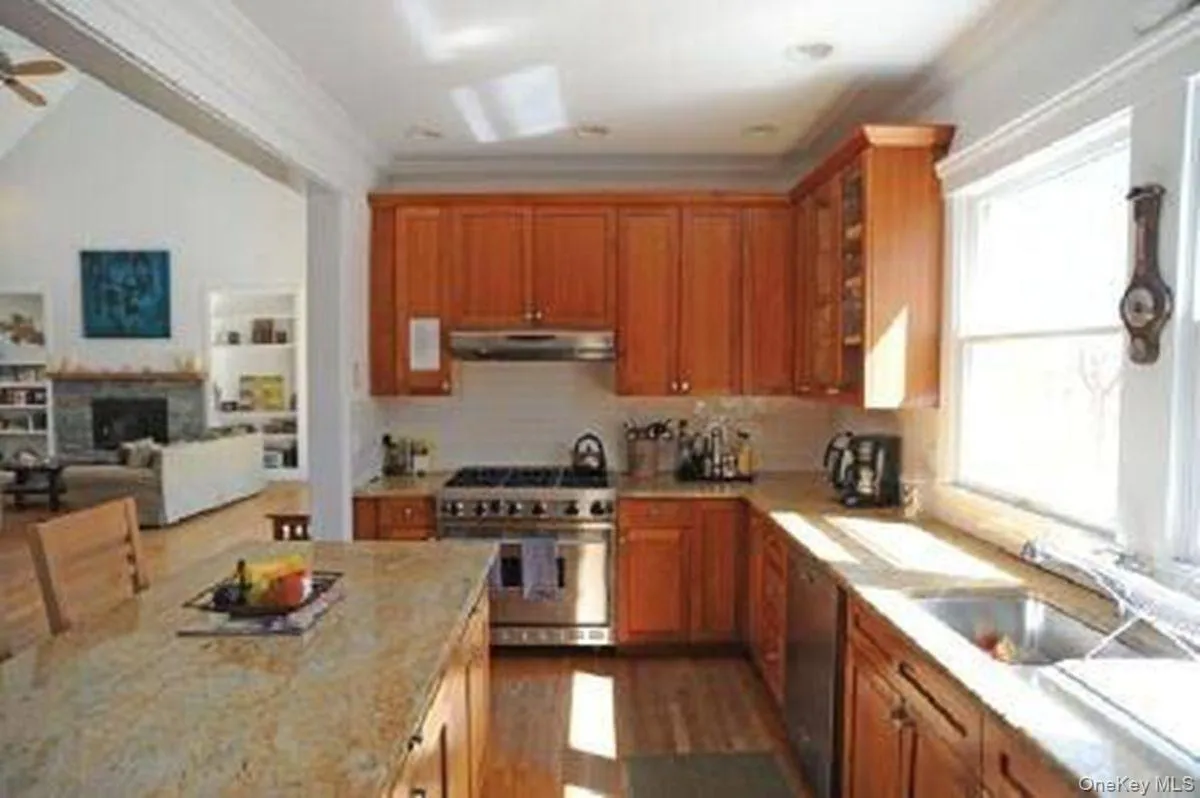 111 Merchants Path, Southampton, New York 11963