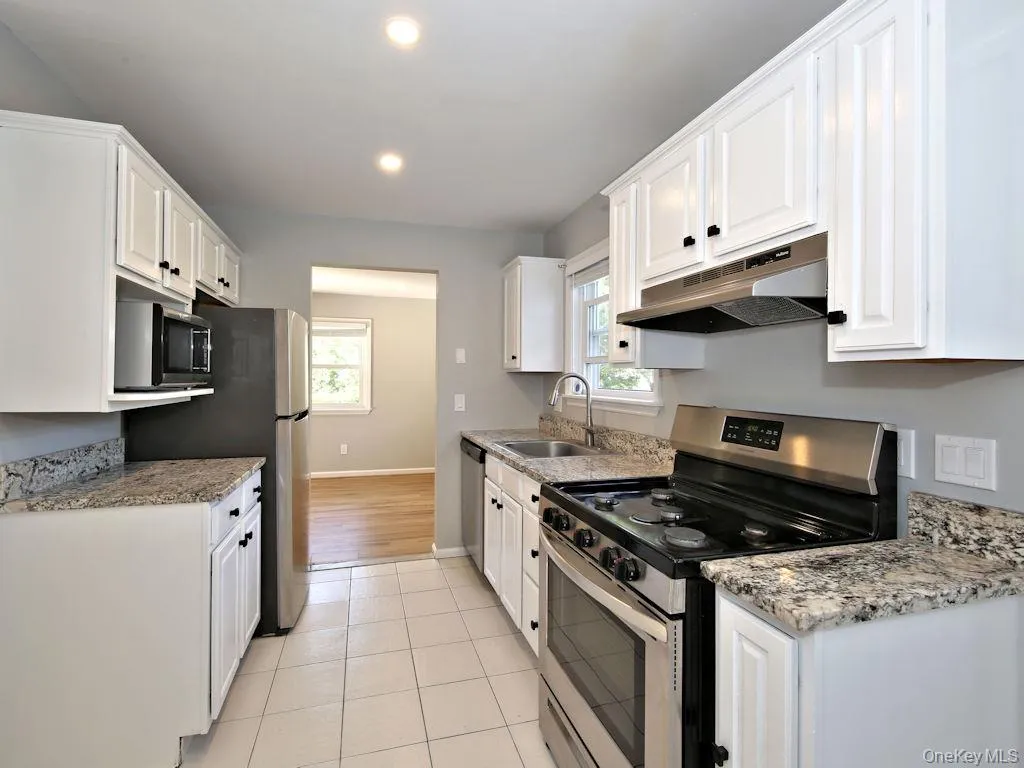 33 Summit Avenue, Rye City, NY, 3 Bedrooms Bedrooms, 5 Rooms Rooms,1 BathroomBathrooms,Residential Lease,For Rent,Summit,0,1030314 33 Summit Avenue, Rye City, NY, 3 Bedrooms Bedrooms, 5 Rooms Rooms,1 BathroomBathrooms,Residential Lease,For Rent,Summit,0,1030314