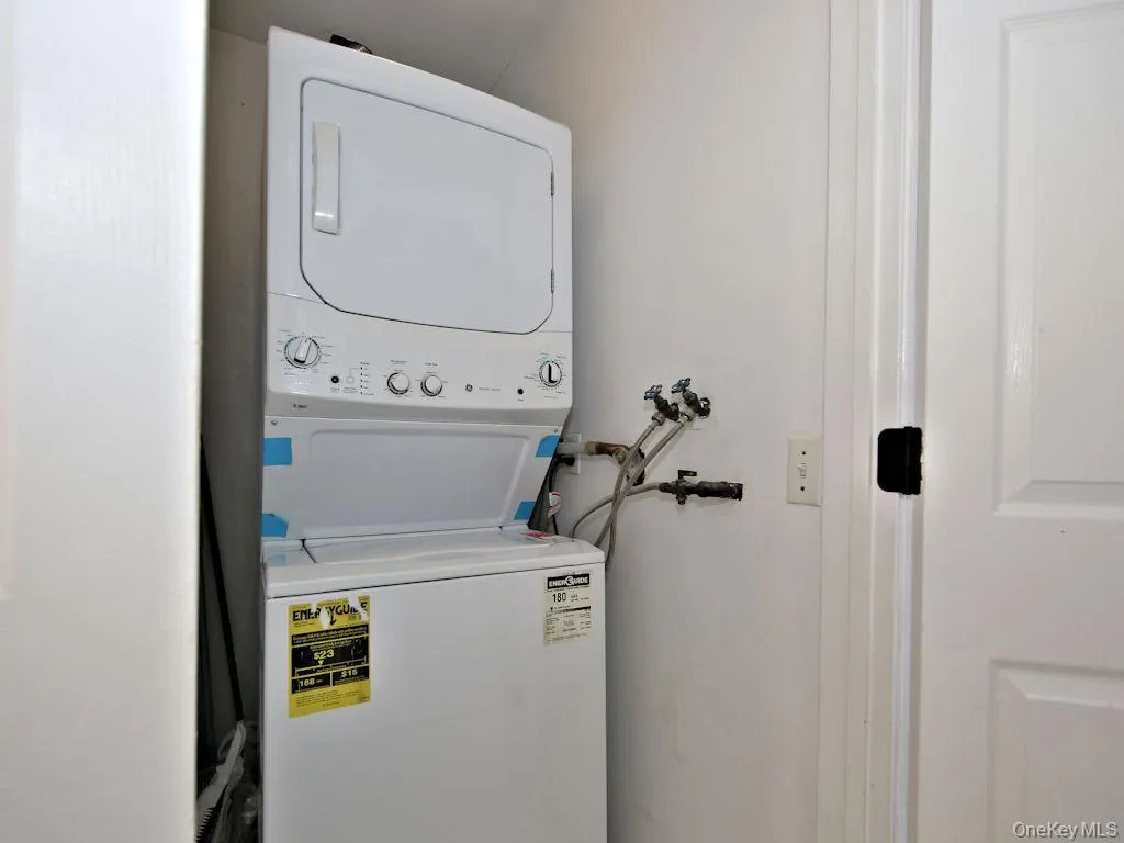 33 Summit Avenue, Rye City, NY, 3 Bedrooms Bedrooms, 5 Rooms Rooms,1 BathroomBathrooms,Residential Lease,For Rent,Summit,0,1030314 33 Summit Avenue, Rye City, NY, 3 Bedrooms Bedrooms, 5 Rooms Rooms,1 BathroomBathrooms,Residential Lease,For Rent,Summit,0,1030314