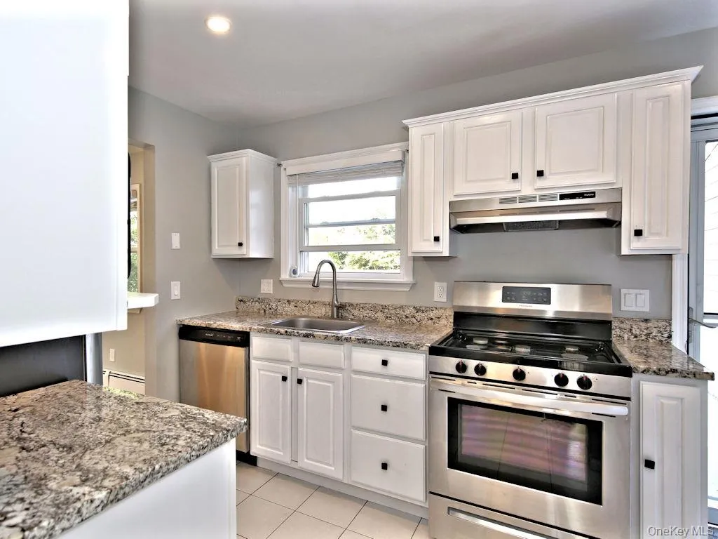 33 Summit Avenue, Rye City, NY, 3 Bedrooms Bedrooms, 5 Rooms Rooms,1 BathroomBathrooms,Residential Lease,For Rent,Summit,0,1030314 33 Summit Avenue, Rye City, NY, 3 Bedrooms Bedrooms, 5 Rooms Rooms,1 BathroomBathrooms,Residential Lease,For Rent,Summit,0,1030314