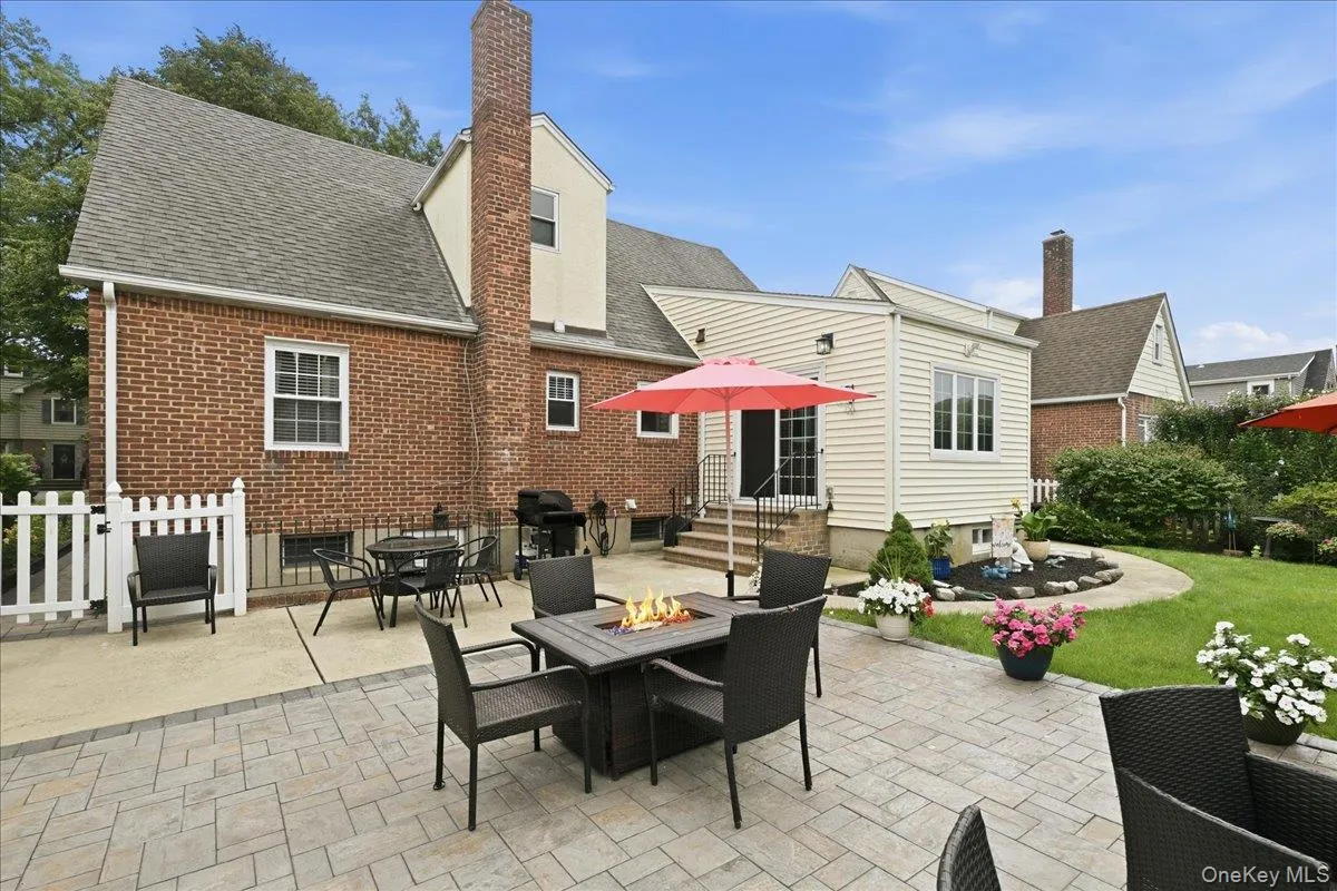 166 Beech Street, Hempstead, NY, 4 Bedrooms Bedrooms, 10 Rooms Rooms,3 BathroomsBathrooms,Residential,For Rent,Beech,0,1030315 166 Beech Street, Hempstead, NY, 4 Bedrooms Bedrooms, 10 Rooms Rooms,3 BathroomsBathrooms,Residential,For Rent,Beech,0,1030315