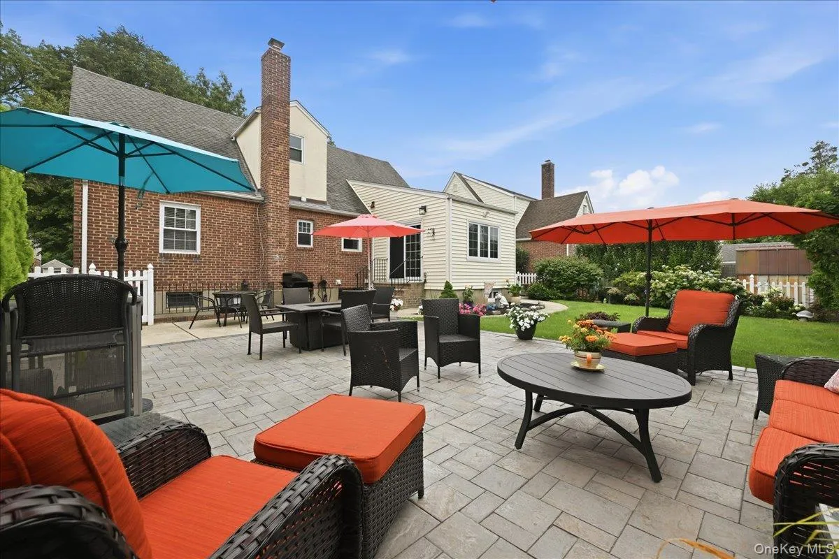 166 Beech Street, Hempstead, NY, 4 Bedrooms Bedrooms, 10 Rooms Rooms,3 BathroomsBathrooms,Residential,For Rent,Beech,0,1030315 166 Beech Street, Hempstead, NY, 4 Bedrooms Bedrooms, 10 Rooms Rooms,3 BathroomsBathrooms,Residential,For Rent,Beech,0,1030315
