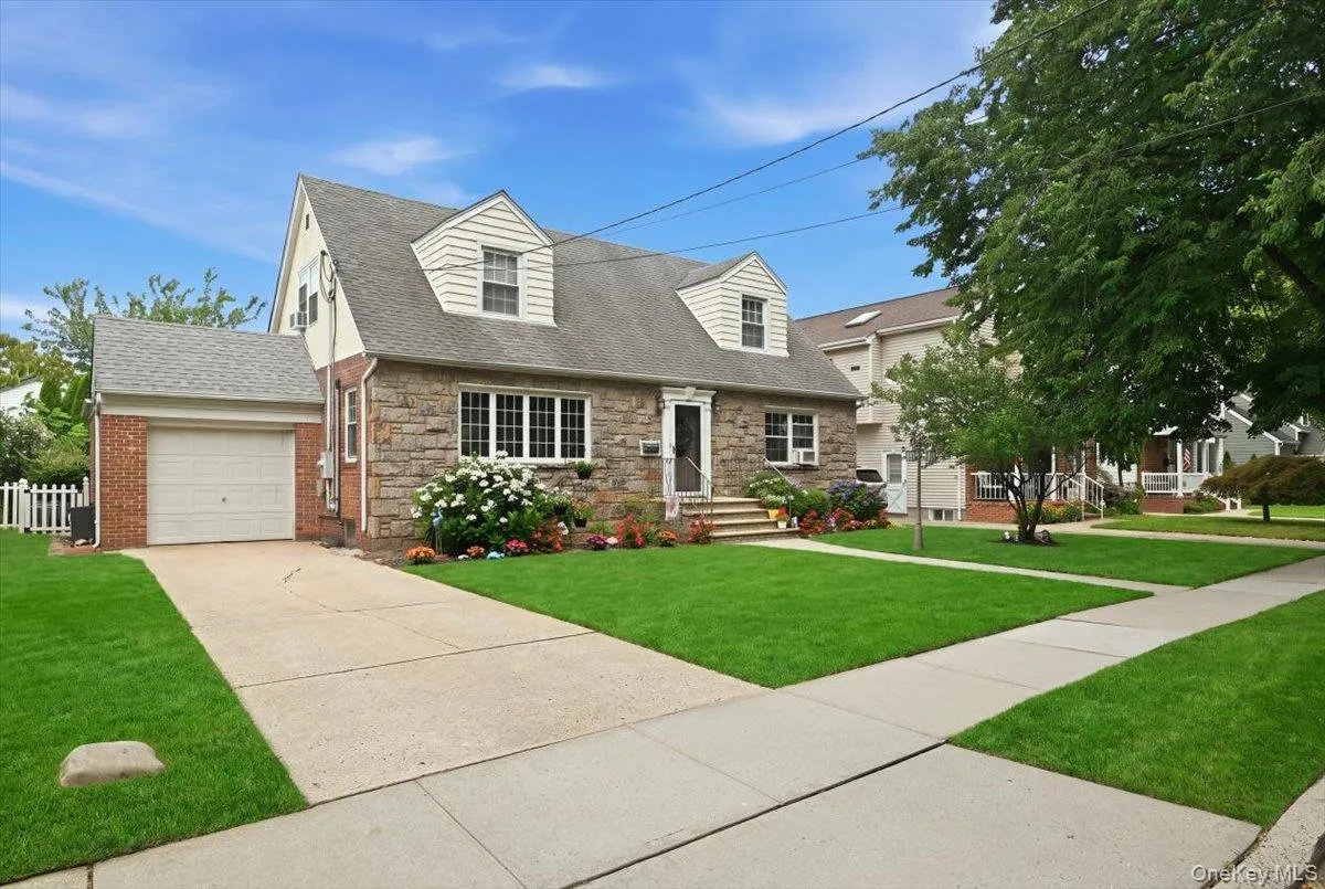 166 Beech Street, Hempstead, NY, 4 Bedrooms Bedrooms, 10 Rooms Rooms,3 BathroomsBathrooms,Residential,For Rent,Beech,0,1030315 166 Beech Street, Hempstead, NY, 4 Bedrooms Bedrooms, 10 Rooms Rooms,3 BathroomsBathrooms,Residential,For Rent,Beech,0,1030315