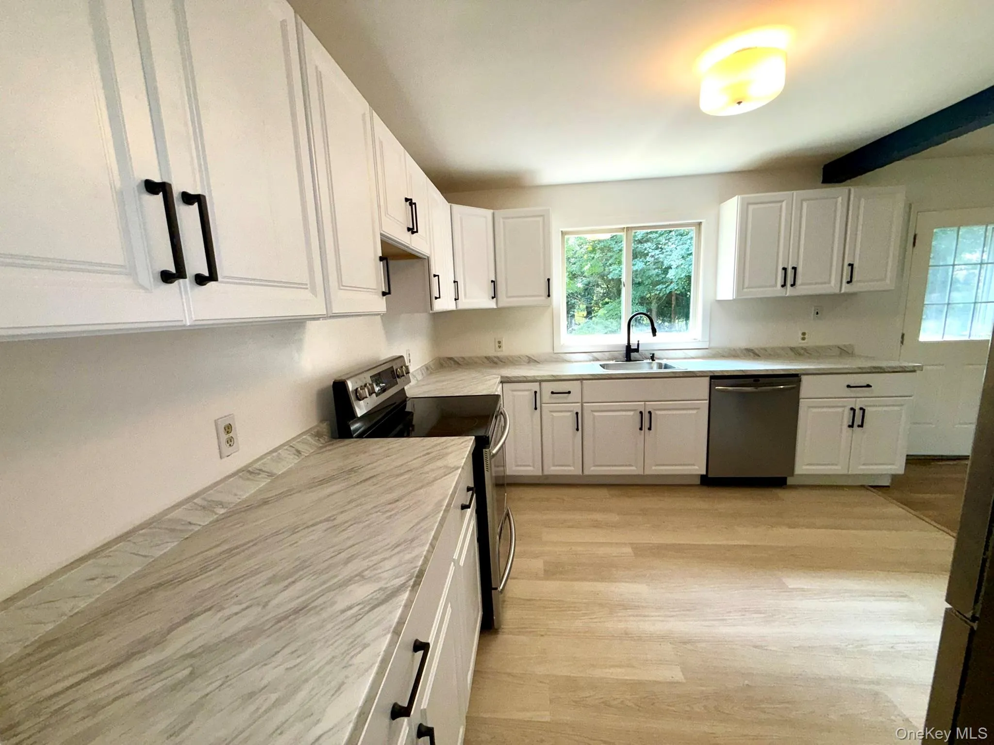 246 Skyline Drive, Woodbury, NY, 4 Bedrooms Bedrooms, 7 Rooms Rooms,1 BathroomBathrooms,Residential,For Rent,Skyline,0,1030332 246 Skyline Drive, Woodbury, NY, 4 Bedrooms Bedrooms, 7 Rooms Rooms,1 BathroomBathrooms,Residential,For Rent,Skyline,0,1030332