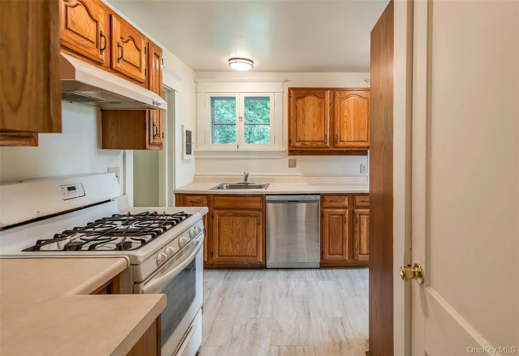 46 Parsonage Street, Rhinebeck, NY, 3 Bedrooms Bedrooms, 8 Rooms Rooms,1 BathroomBathrooms,Residential,For Rent,Parsonage,0,1030333 46 Parsonage Street, Rhinebeck, NY, 3 Bedrooms Bedrooms, 8 Rooms Rooms,1 BathroomBathrooms,Residential,For Rent,Parsonage,0,1030333
