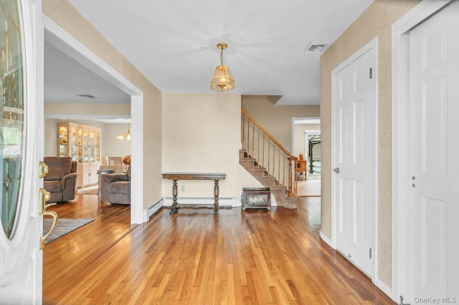 100 Middlesex Avenue, Islip, NY, 4 Bedrooms Bedrooms, 8 Rooms Rooms,1 BathroomBathrooms,Residential,For Rent,Middlesex,0,1030335 100 Middlesex Avenue, Islip, NY, 4 Bedrooms Bedrooms, 8 Rooms Rooms,1 BathroomBathrooms,Residential,For Rent,Middlesex,0,1030335
