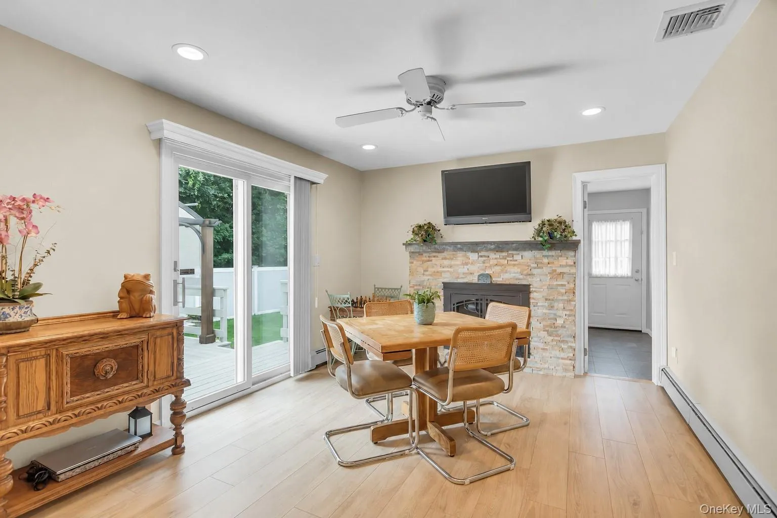 100 Middlesex Avenue, Islip, NY, 4 Bedrooms Bedrooms, 8 Rooms Rooms,1 BathroomBathrooms,Residential,For Rent,Middlesex,0,1030335 100 Middlesex Avenue, Islip, NY, 4 Bedrooms Bedrooms, 8 Rooms Rooms,1 BathroomBathrooms,Residential,For Rent,Middlesex,0,1030335