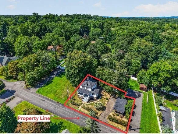 16 Maple Avenue, Clarkstown, NY, 4 Bedrooms Bedrooms, 9 Rooms Rooms,2 BathroomsBathrooms,Residential,For Rent,Maple,0,1030341 16 Maple Avenue, Clarkstown, NY, 4 Bedrooms Bedrooms, 9 Rooms Rooms,2 BathroomsBathrooms,Residential,For Rent,Maple,0,1030341