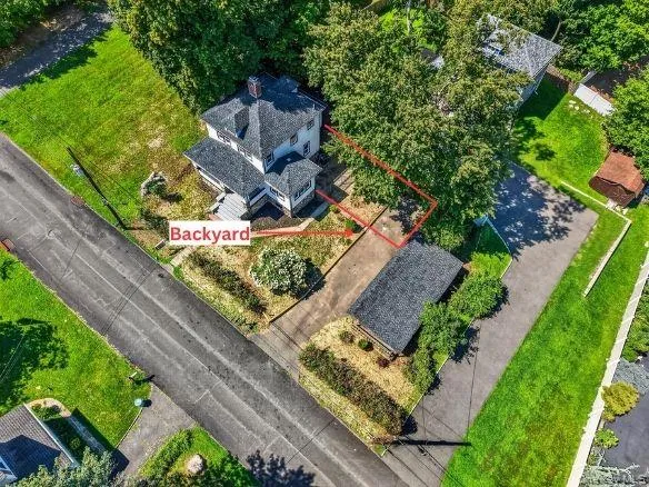 ?Seller is offering a $10,000 credit toward fixing and extending the backyard, giving the new owner the opportunity to create a larger outdoor space. ?Seller is offering a $10,000 credit toward fixing and extending the backyard, giving the new owner the opportunity to create a larger outdoor space.