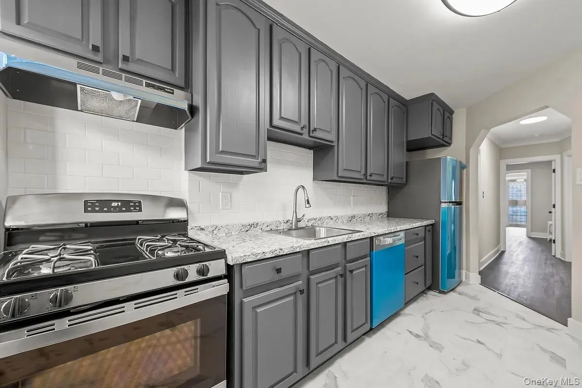 2219 28 Street, New York, NY, 2 Bedrooms Bedrooms, 5 Rooms Rooms,1 BathroomBathrooms,Residential Lease,For Rent,28,0,1030342 2219 28 Street, New York, NY, 2 Bedrooms Bedrooms, 5 Rooms Rooms,1 BathroomBathrooms,Residential Lease,For Rent,28,0,1030342