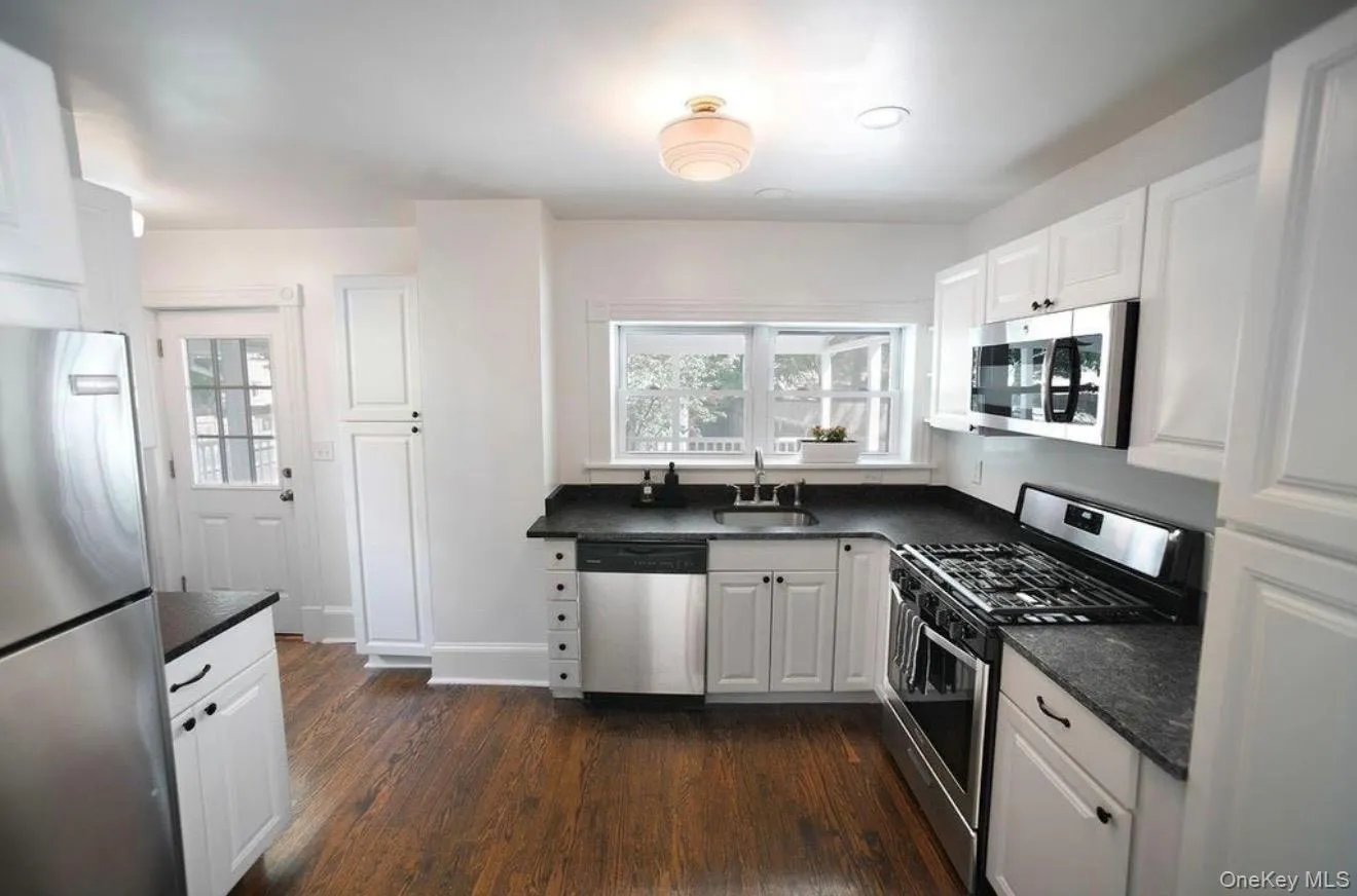 14 Cedar Street, Beacon, NY, 3 Bedrooms Bedrooms, 6 Rooms Rooms,1 BathroomBathrooms,Residential Lease,For Rent,Cedar,0,1030343 14 Cedar Street, Beacon, NY, 3 Bedrooms Bedrooms, 6 Rooms Rooms,1 BathroomBathrooms,Residential Lease,For Rent,Cedar,0,1030343