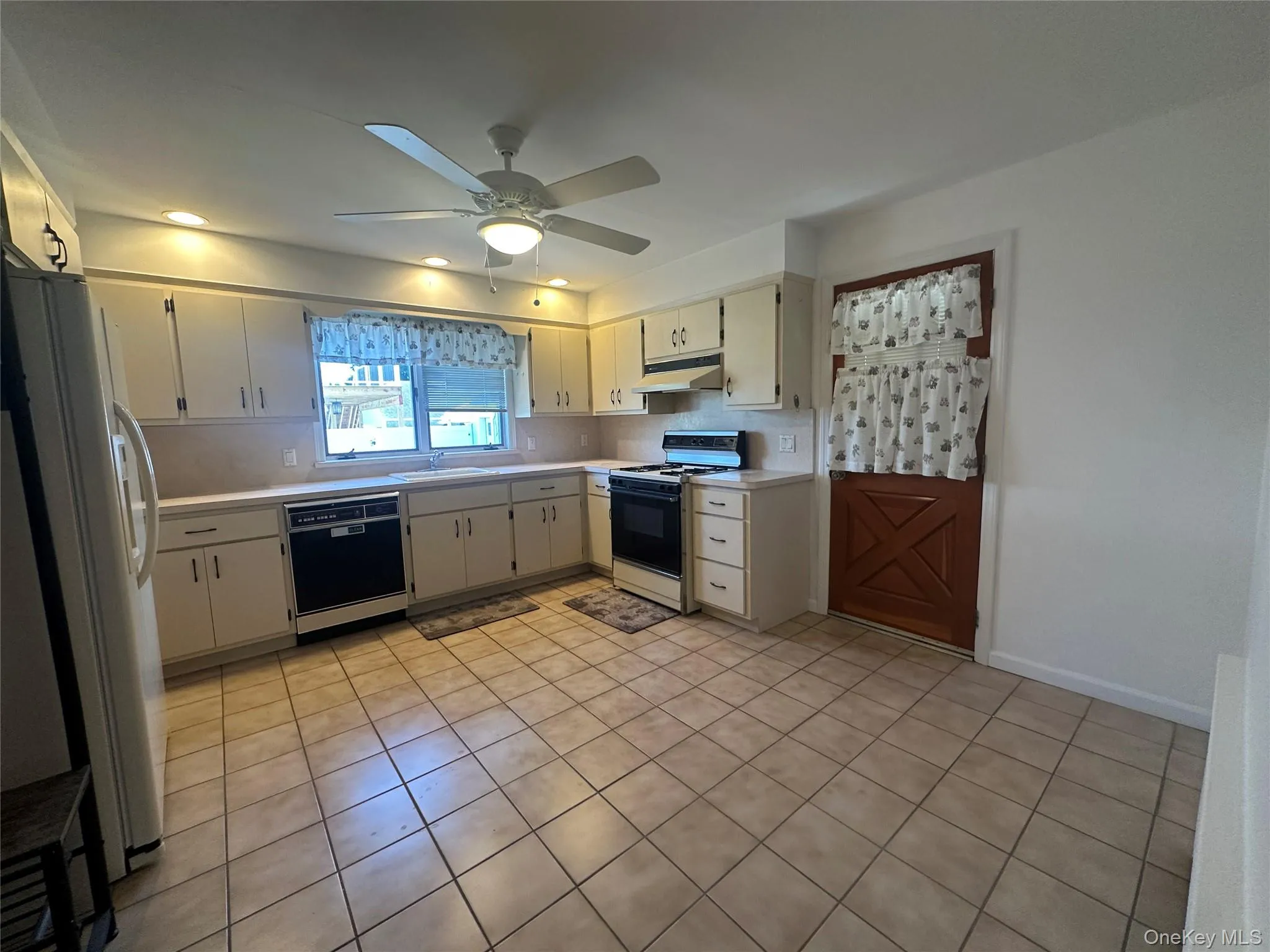 12 Smith Street, Glen Cove, NY, 3 Bedrooms Bedrooms, 7 Rooms Rooms,1 BathroomBathrooms,Residential Lease,For Rent,Smith,0,1030344 12 Smith Street, Glen Cove, NY, 3 Bedrooms Bedrooms, 7 Rooms Rooms,1 BathroomBathrooms,Residential Lease,For Rent,Smith,0,1030344