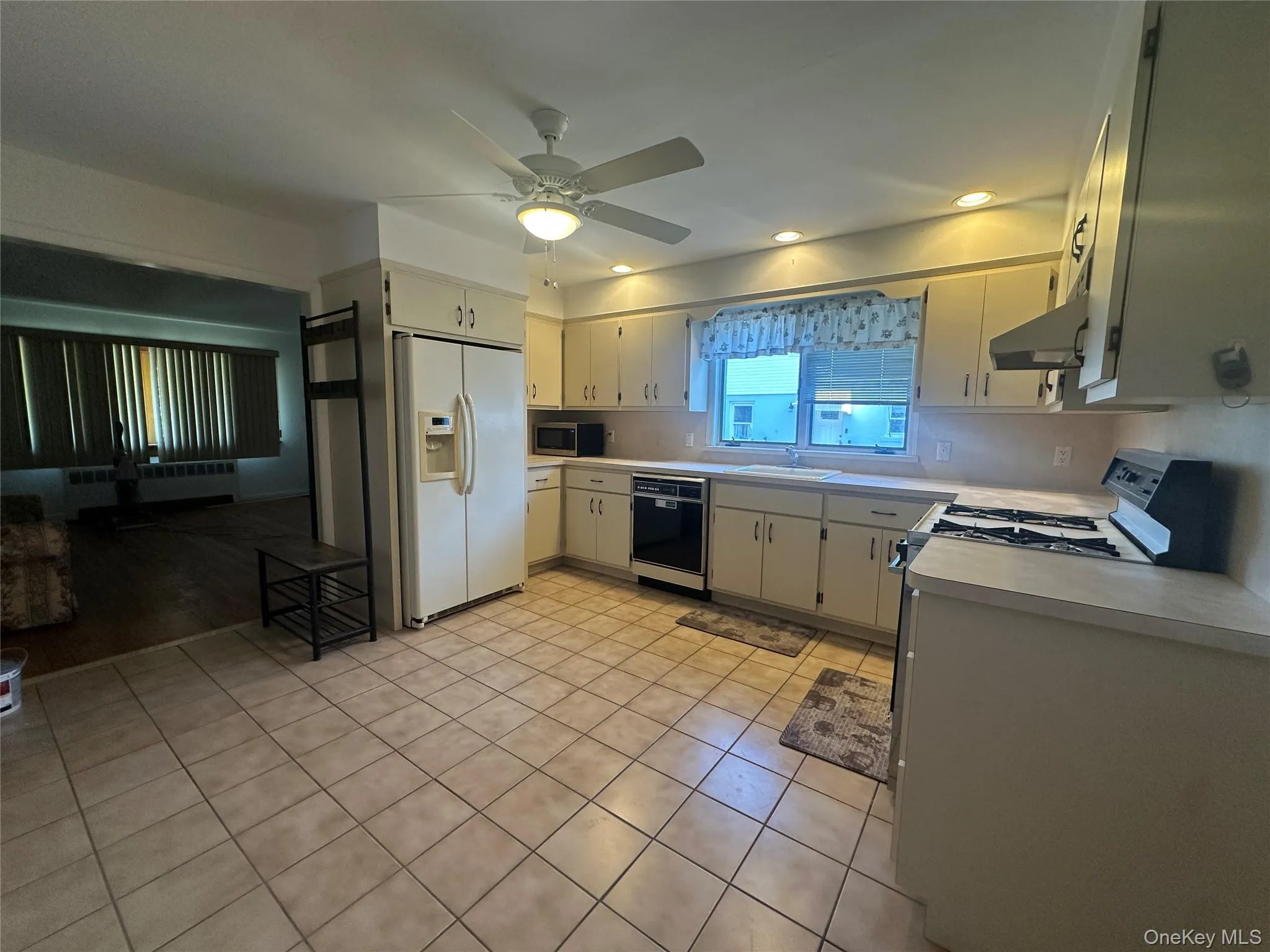 12 Smith Street, Glen Cove, NY, 3 Bedrooms Bedrooms, 7 Rooms Rooms,1 BathroomBathrooms,Residential Lease,For Rent,Smith,0,1030344 12 Smith Street, Glen Cove, NY, 3 Bedrooms Bedrooms, 7 Rooms Rooms,1 BathroomBathrooms,Residential Lease,For Rent,Smith,0,1030344