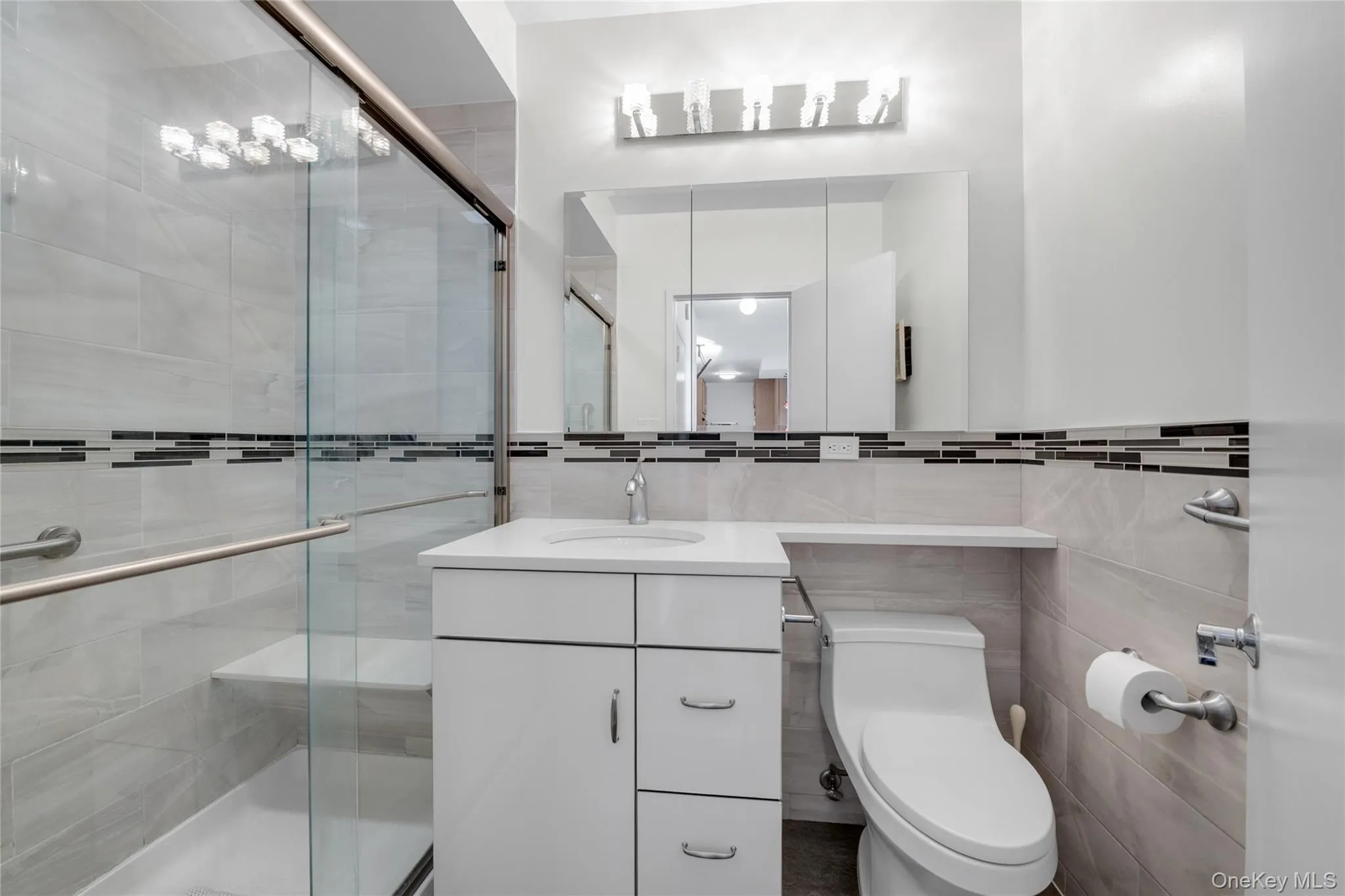 271-10 Grand Central Parkway, New York, NY, 1 Bedroom Bedrooms, 3 Rooms Rooms,1 BathroomBathrooms,Residential,For Rent,Grand Central Parkway,0,1030352 271-10 Grand Central Parkway, New York, NY, 1 Bedroom Bedrooms, 3 Rooms Rooms,1 BathroomBathrooms,Residential,For Rent,Grand Central Parkway,0,1030352
