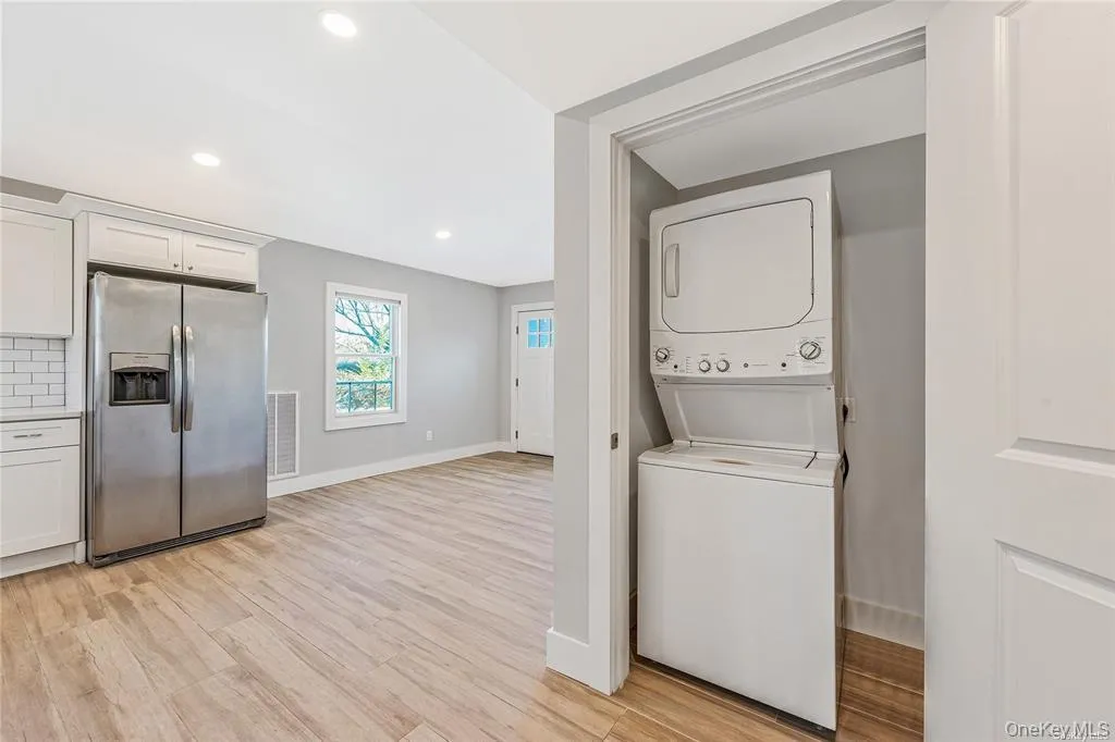 134 Ralph Avenue, Babylon, NY, 1 Bedroom Bedrooms, 3 Rooms Rooms,1 BathroomBathrooms,Residential Lease,For Rent,Ralph,0,1030356 134 Ralph Avenue, Babylon, NY, 1 Bedroom Bedrooms, 3 Rooms Rooms,1 BathroomBathrooms,Residential Lease,For Rent,Ralph,0,1030356