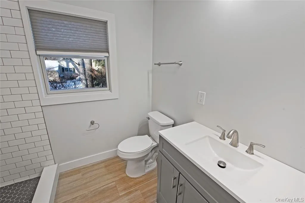 134 Ralph Avenue, Babylon, NY, 1 Bedroom Bedrooms, 3 Rooms Rooms,1 BathroomBathrooms,Residential Lease,For Rent,Ralph,0,1030356 134 Ralph Avenue, Babylon, NY, 1 Bedroom Bedrooms, 3 Rooms Rooms,1 BathroomBathrooms,Residential Lease,For Rent,Ralph,0,1030356
