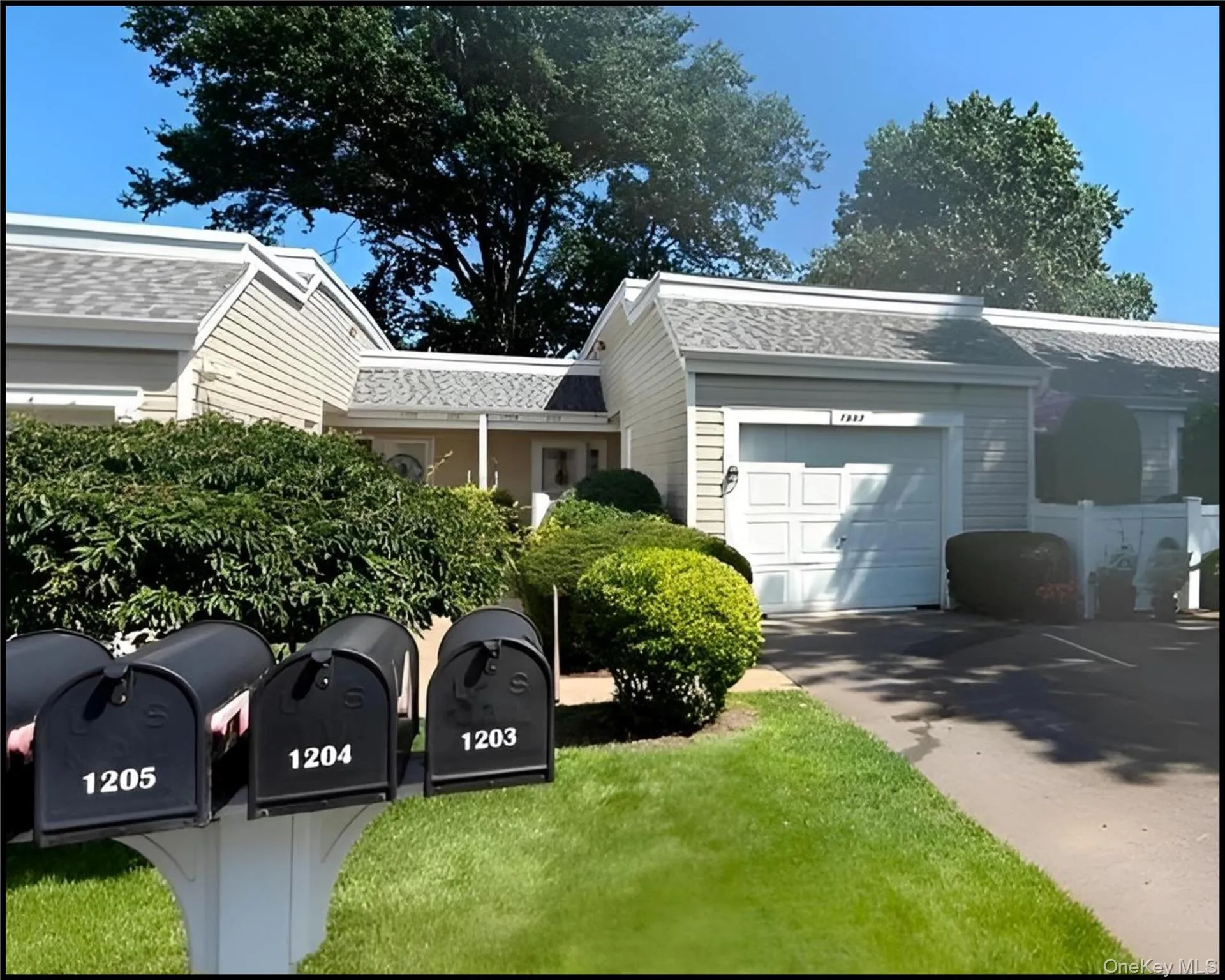 1203 Cabot Court, Smithtown, NY, 1 Bedroom Bedrooms, 4 Rooms Rooms,1 BathroomBathrooms,Residential,For Rent,Cabot,0,1030363 1203 Cabot Court, Smithtown, NY, 1 Bedroom Bedrooms, 4 Rooms Rooms,1 BathroomBathrooms,Residential,For Rent,Cabot,0,1030363