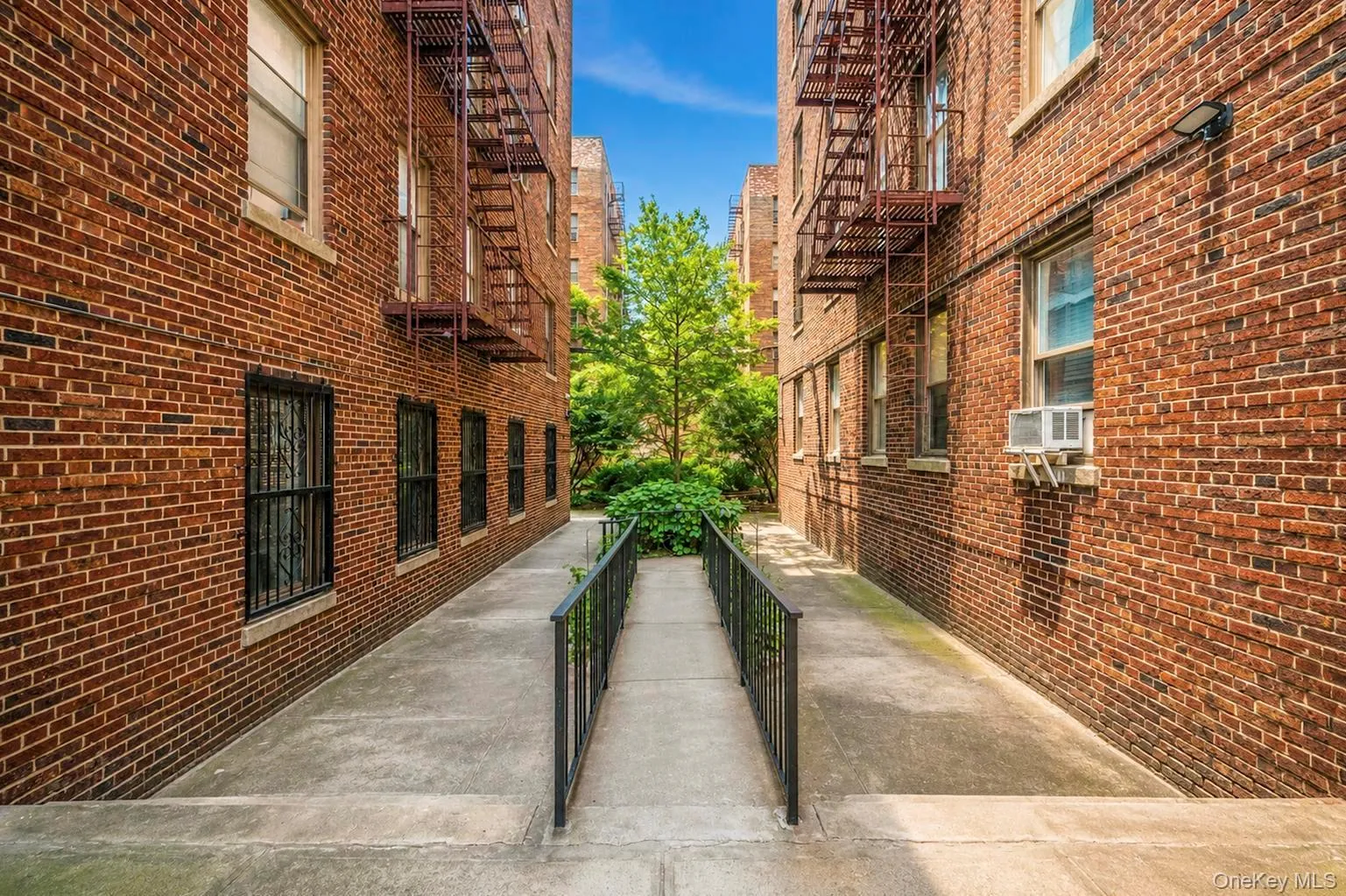 2925 Matthews Avenue, New York, NY, 1 Bedroom Bedrooms, 3 Rooms Rooms,1 BathroomBathrooms,Residential,For Rent,Matthews,0,1030365 2925 Matthews Avenue, New York, NY, 1 Bedroom Bedrooms, 3 Rooms Rooms,1 BathroomBathrooms,Residential,For Rent,Matthews,0,1030365