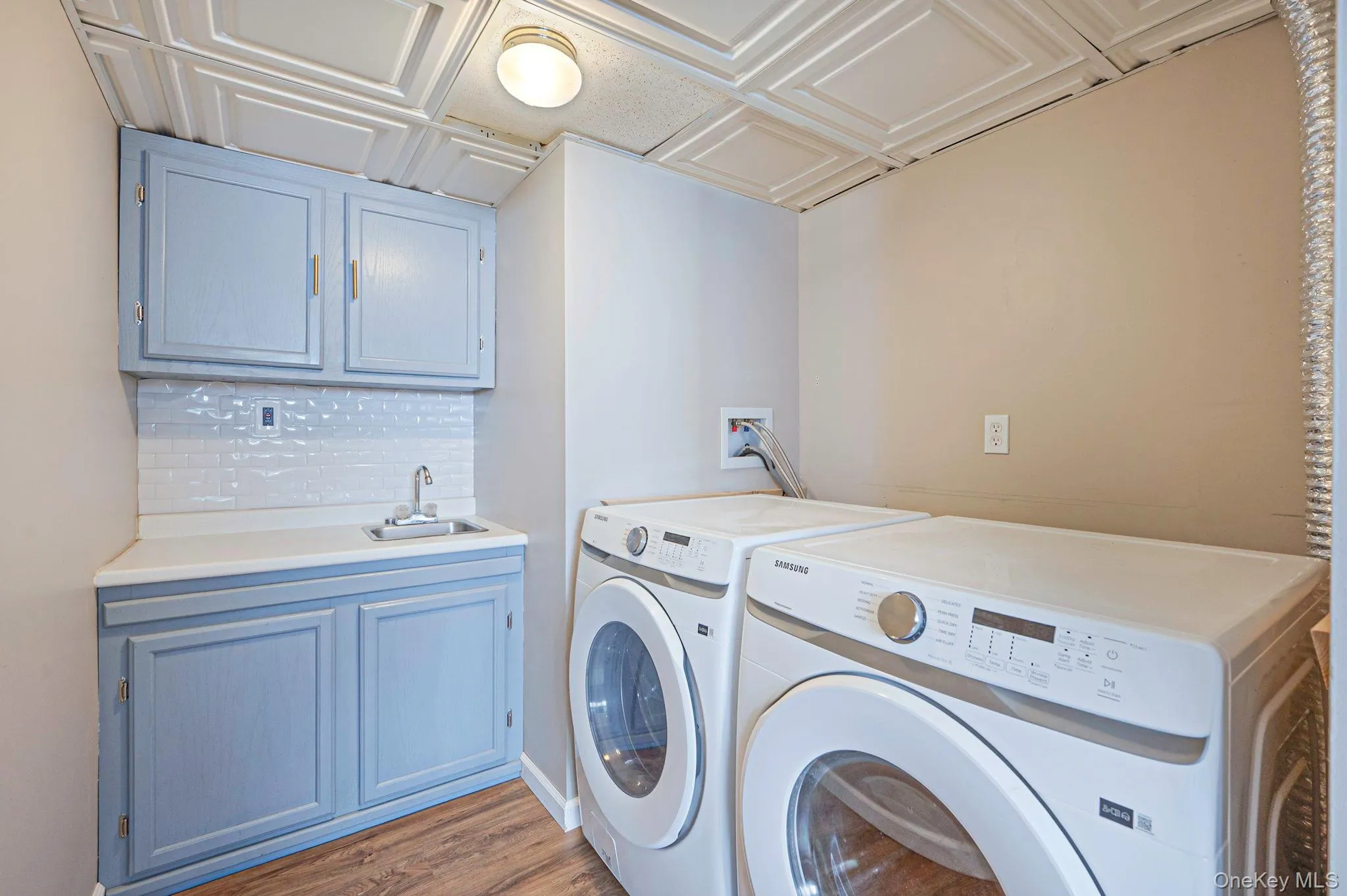 3 Richlee Drive, Huntington, NY, 4 Bedrooms Bedrooms, 10 Rooms Rooms,2 BathroomsBathrooms,Residential,For Rent,Richlee,0,1030367 3 Richlee Drive, Huntington, NY, 4 Bedrooms Bedrooms, 10 Rooms Rooms,2 BathroomsBathrooms,Residential,For Rent,Richlee,0,1030367