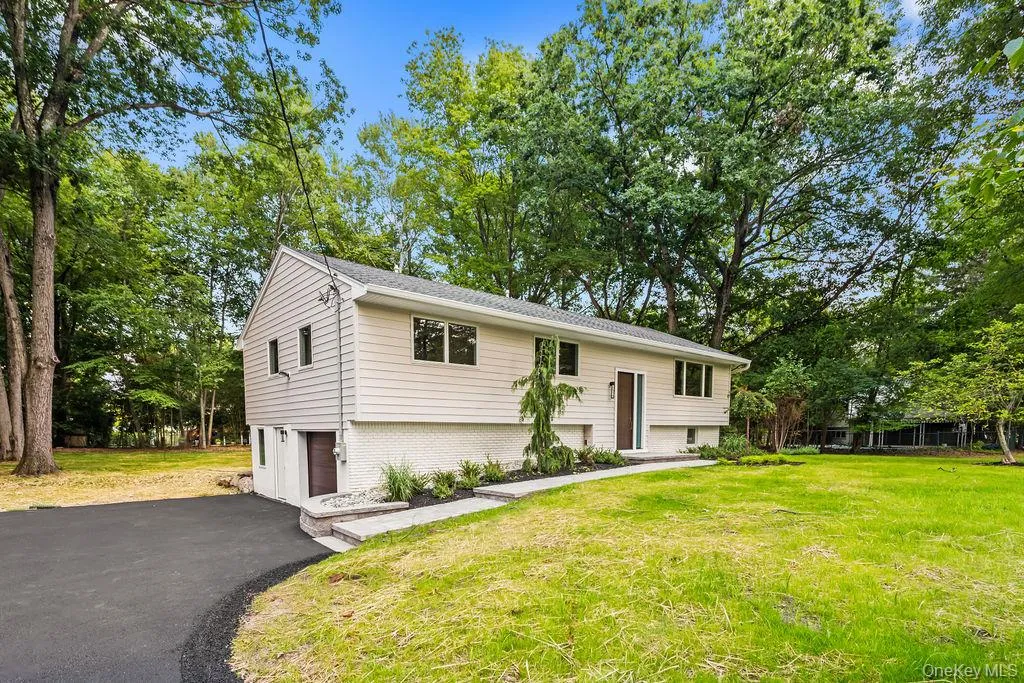 142 Little Tor Road, Clarkstown, NY, 5 Bedrooms Bedrooms, 9 Rooms Rooms,3 BathroomsBathrooms,Residential,For Rent,Little Tor,0,1030368 142 Little Tor Road, Clarkstown, NY, 5 Bedrooms Bedrooms, 9 Rooms Rooms,3 BathroomsBathrooms,Residential,For Rent,Little Tor,0,1030368