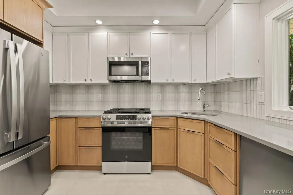 142 Little Tor Road, Clarkstown, NY, 5 Bedrooms Bedrooms, 9 Rooms Rooms,3 BathroomsBathrooms,Residential,For Rent,Little Tor,0,1030368 142 Little Tor Road, Clarkstown, NY, 5 Bedrooms Bedrooms, 9 Rooms Rooms,3 BathroomsBathrooms,Residential,For Rent,Little Tor,0,1030368