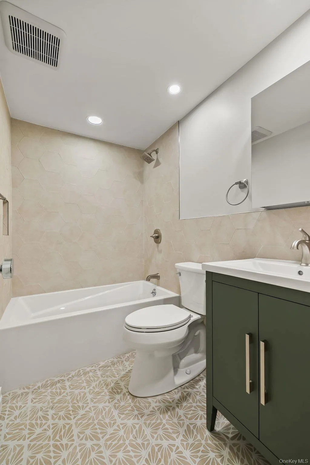 142 Little Tor Road, Clarkstown, NY, 5 Bedrooms Bedrooms, 9 Rooms Rooms,3 BathroomsBathrooms,Residential,For Rent,Little Tor,0,1030368 142 Little Tor Road, Clarkstown, NY, 5 Bedrooms Bedrooms, 9 Rooms Rooms,3 BathroomsBathrooms,Residential,For Rent,Little Tor,0,1030368