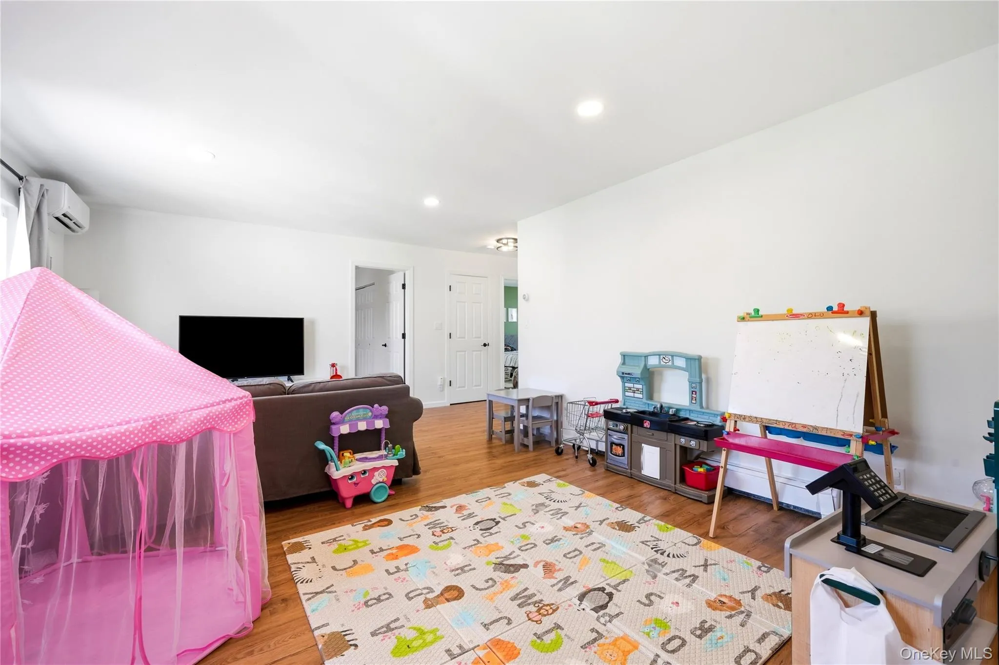2569 Seminole Avenue, Hempstead, NY, 5 Bedrooms Bedrooms, 9 Rooms Rooms,2 BathroomsBathrooms,Residential,For Rent,Seminole,0,1030372 2569 Seminole Avenue, Hempstead, NY, 5 Bedrooms Bedrooms, 9 Rooms Rooms,2 BathroomsBathrooms,Residential,For Rent,Seminole,0,1030372