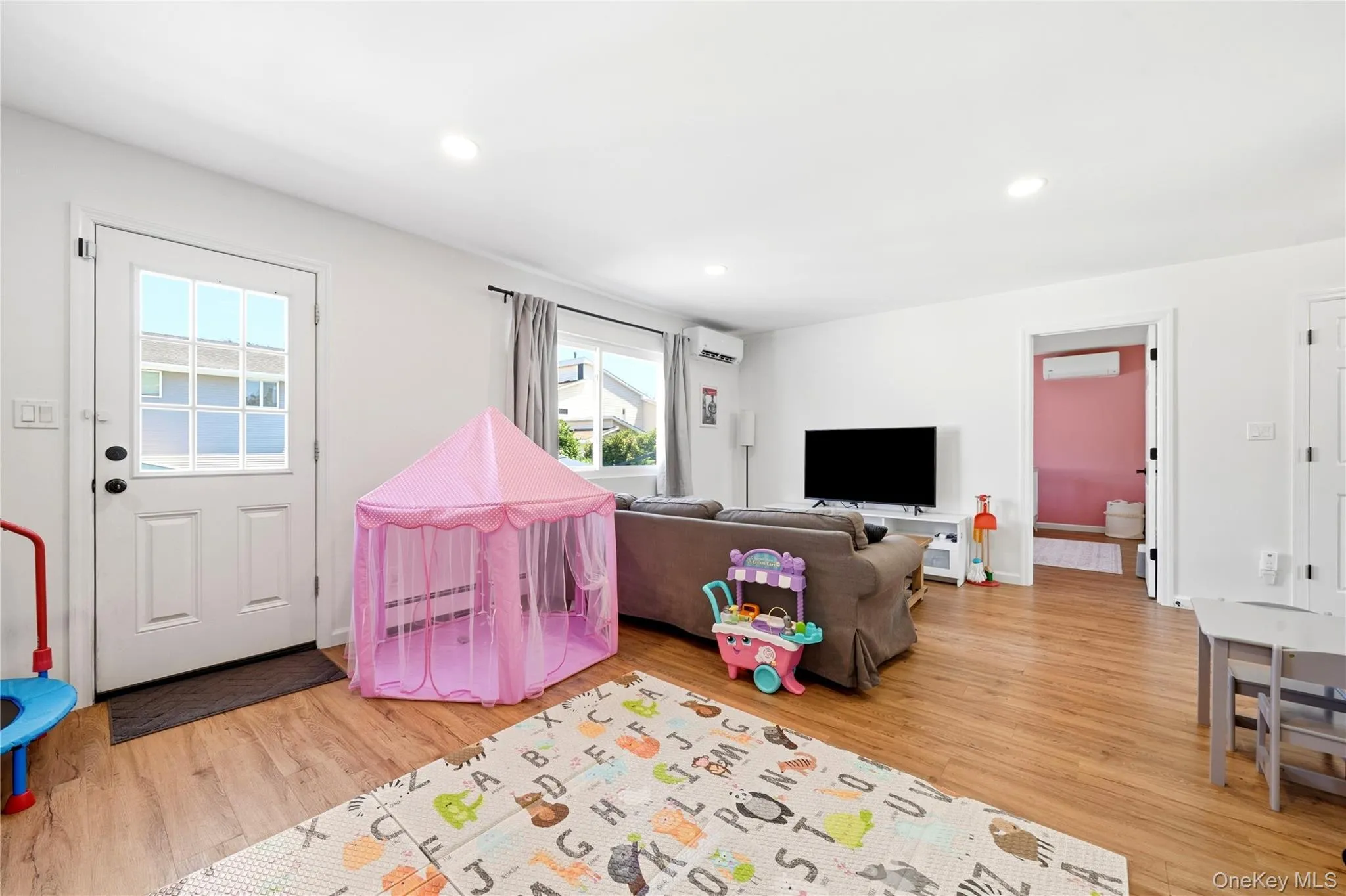 2569 Seminole Avenue, Hempstead, NY, 5 Bedrooms Bedrooms, 9 Rooms Rooms,2 BathroomsBathrooms,Residential,For Rent,Seminole,0,1030372 2569 Seminole Avenue, Hempstead, NY, 5 Bedrooms Bedrooms, 9 Rooms Rooms,2 BathroomsBathrooms,Residential,For Rent,Seminole,0,1030372