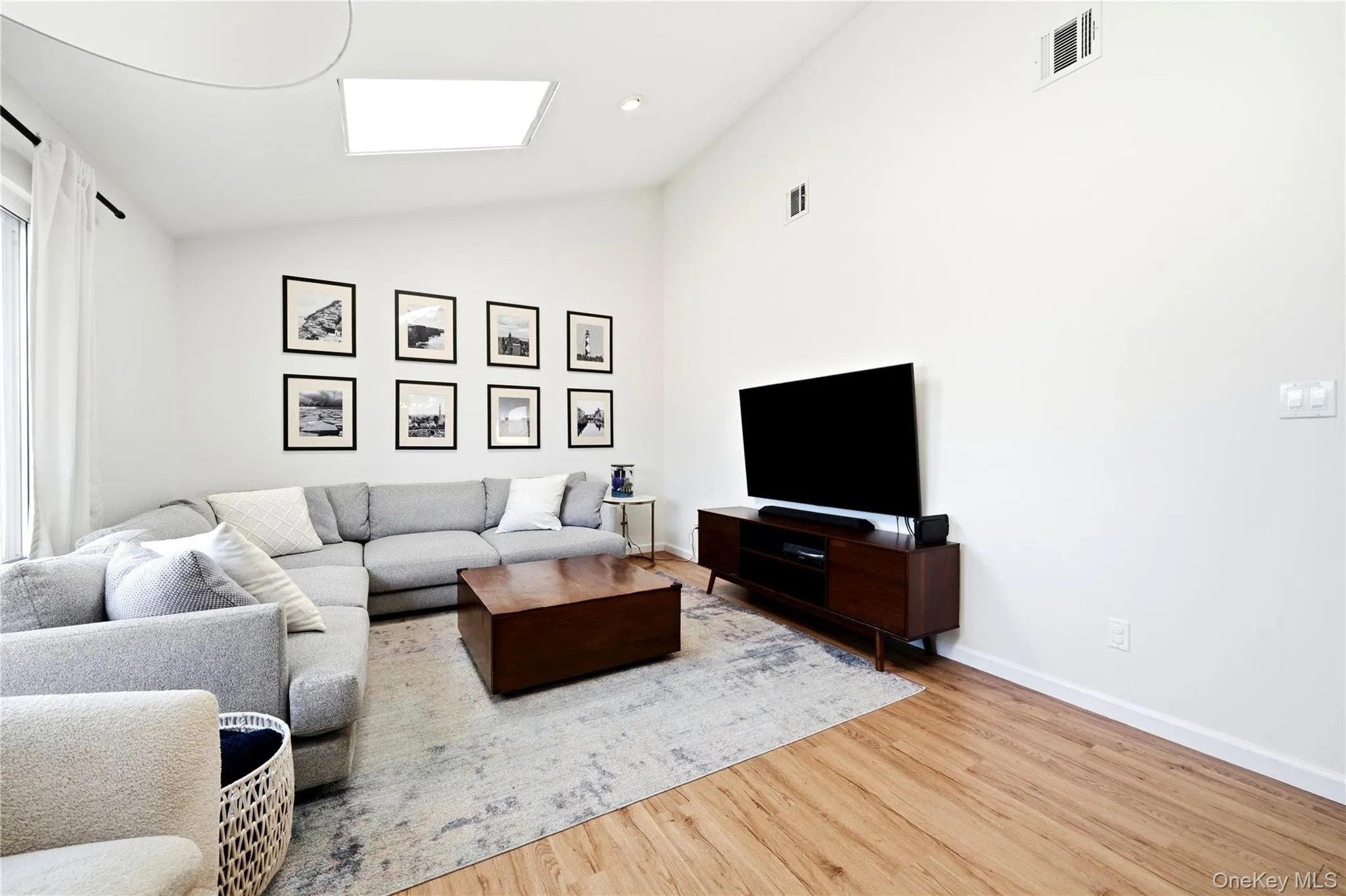 2569 Seminole Avenue, Hempstead, NY, 5 Bedrooms Bedrooms, 9 Rooms Rooms,2 BathroomsBathrooms,Residential,For Rent,Seminole,0,1030372 2569 Seminole Avenue, Hempstead, NY, 5 Bedrooms Bedrooms, 9 Rooms Rooms,2 BathroomsBathrooms,Residential,For Rent,Seminole,0,1030372