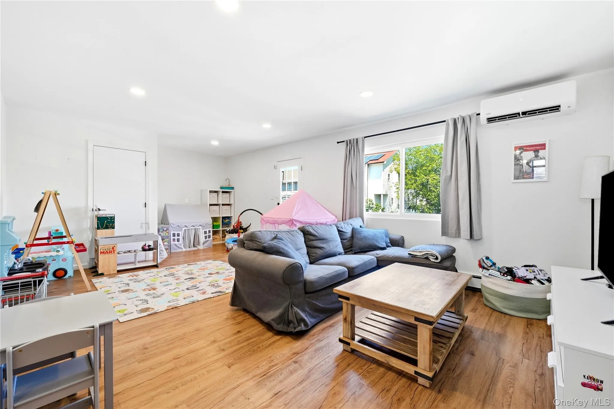2569 Seminole Avenue, Hempstead, NY, 5 Bedrooms Bedrooms, 9 Rooms Rooms,2 BathroomsBathrooms,Residential,For Rent,Seminole,0,1030372 2569 Seminole Avenue, Hempstead, NY, 5 Bedrooms Bedrooms, 9 Rooms Rooms,2 BathroomsBathrooms,Residential,For Rent,Seminole,0,1030372