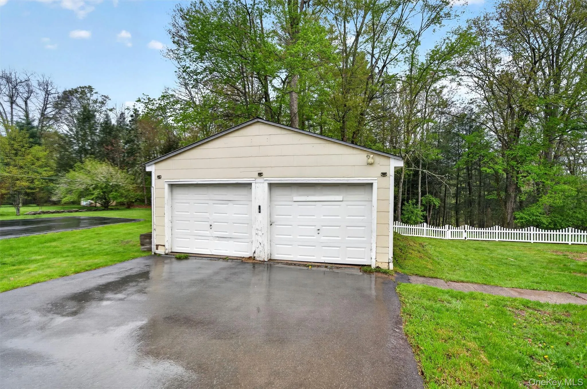 6355 State Route 42, Fallsburg, NY, 6 Bedrooms Bedrooms, 17 Rooms Rooms,2 BathroomsBathrooms,Residential Lease,For Rent,State Route 42,0,1030375 6355 State Route 42, Fallsburg, NY, 6 Bedrooms Bedrooms, 17 Rooms Rooms,2 BathroomsBathrooms,Residential Lease,For Rent,State Route 42,0,1030375